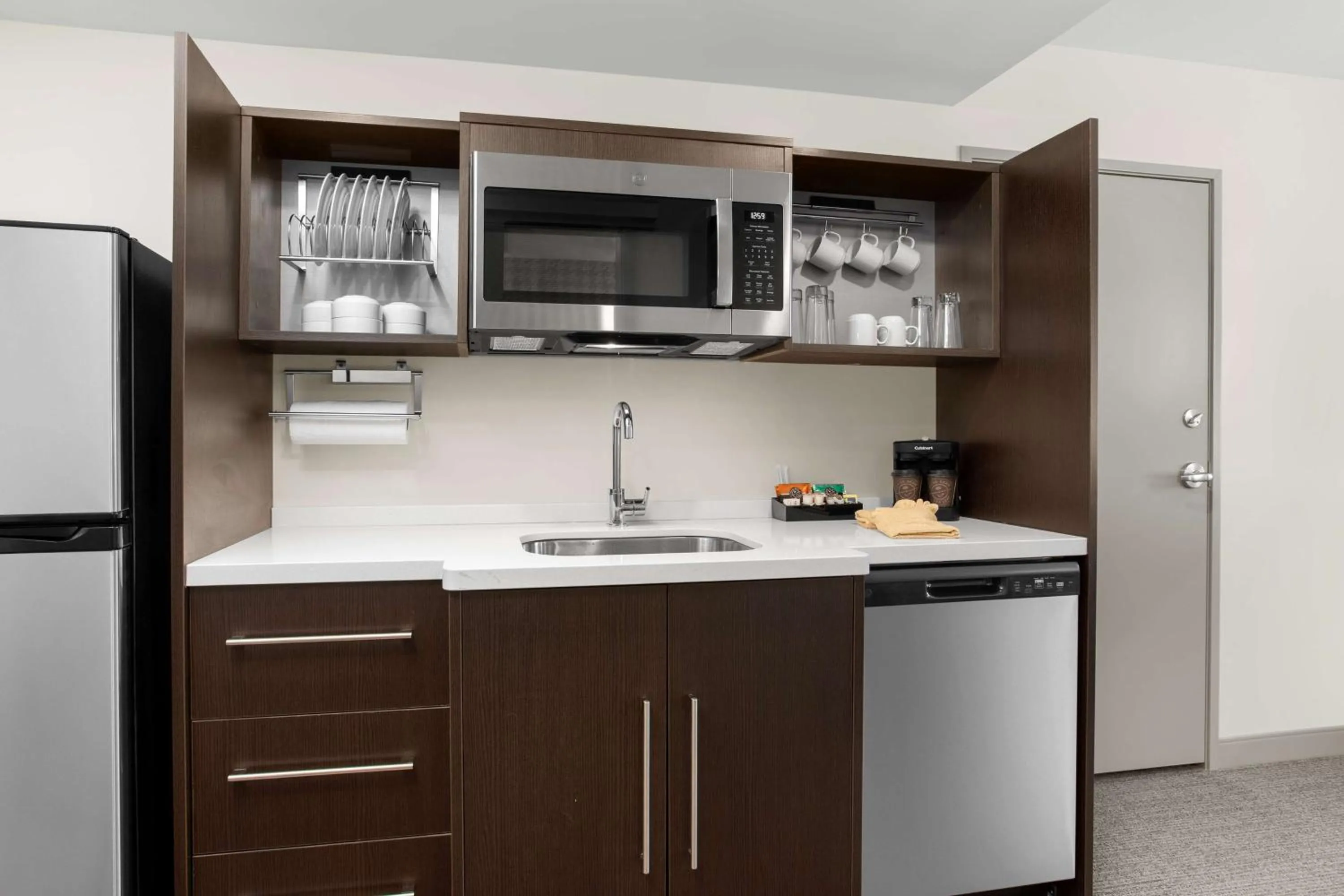 Kitchen or kitchenette in Home2 Suites By Hilton Owatonna