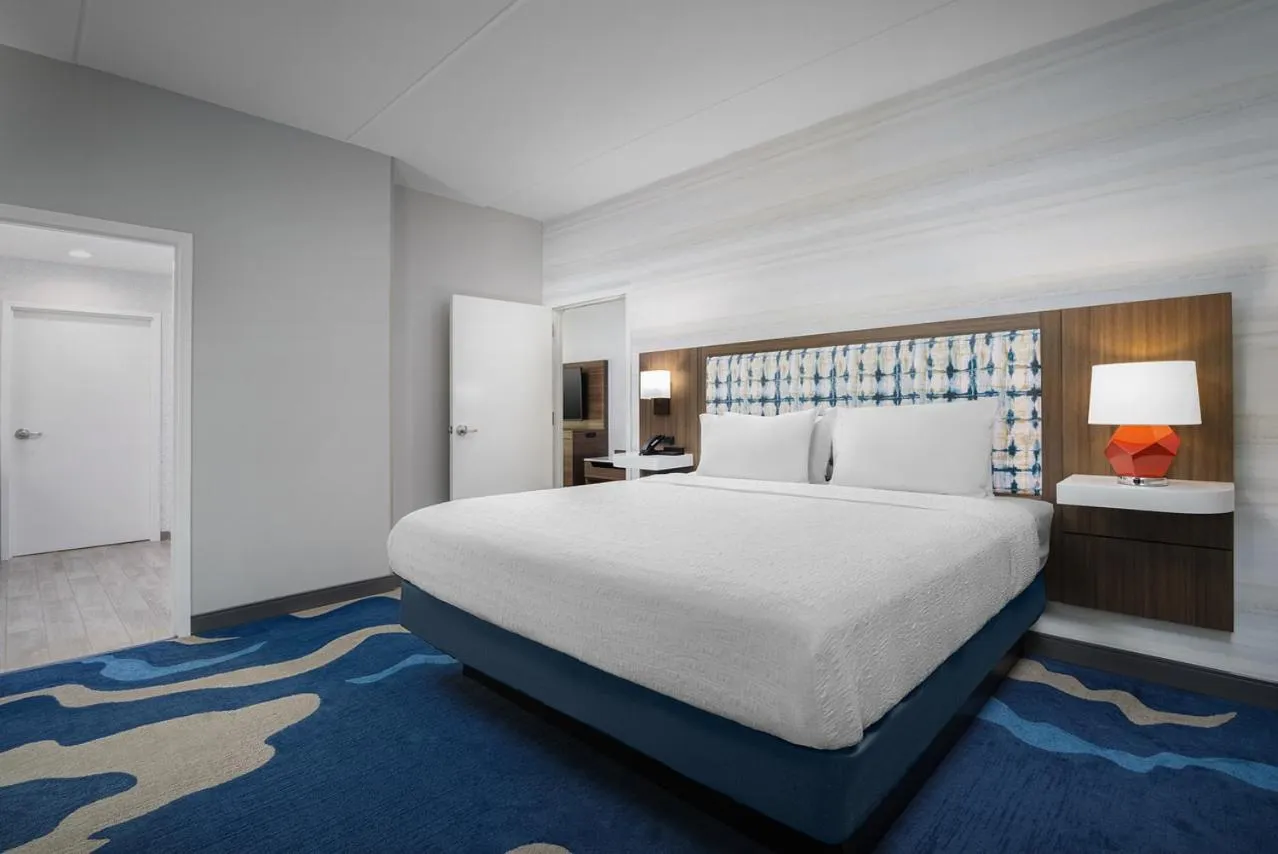 Bed in Hampton Inn & Suites Naples South