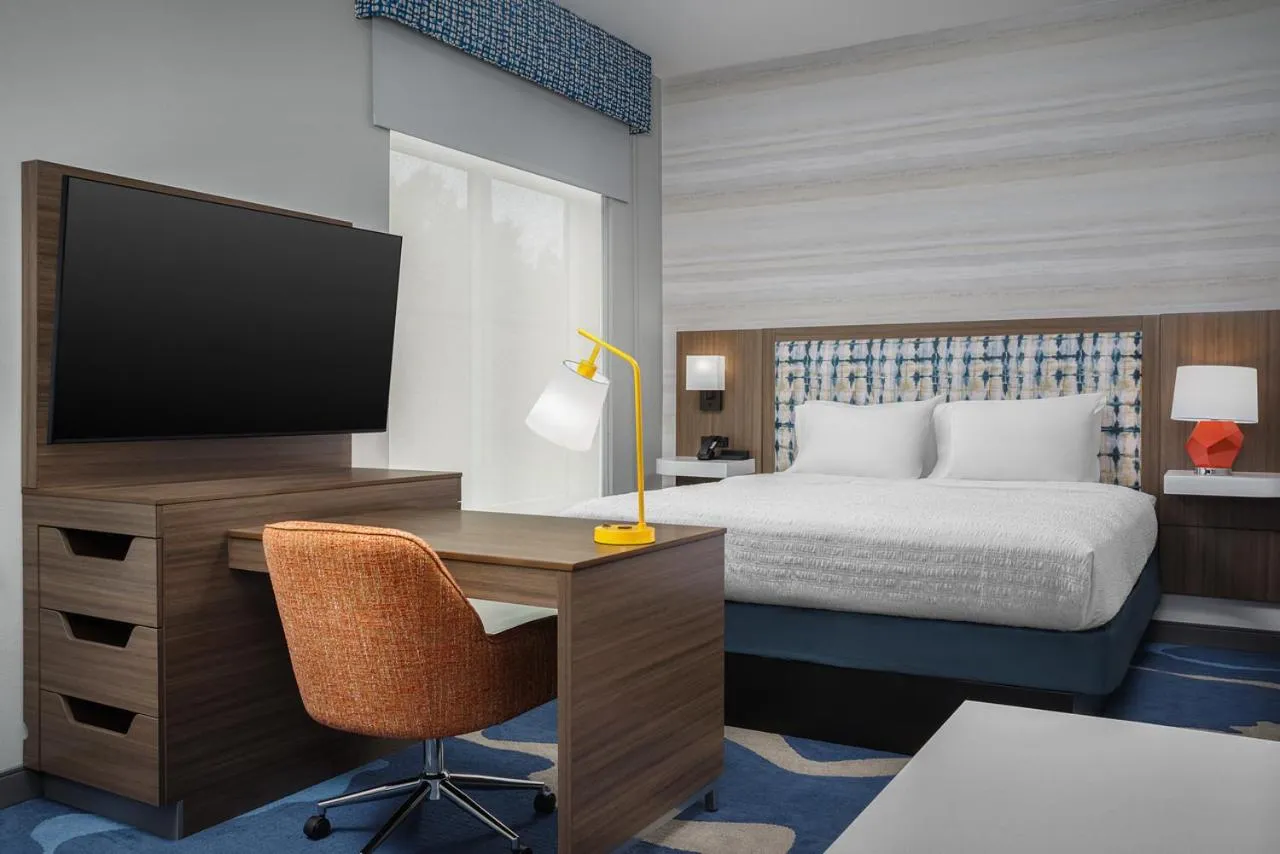 Bedroom, Bed in Hampton Inn & Suites Naples South