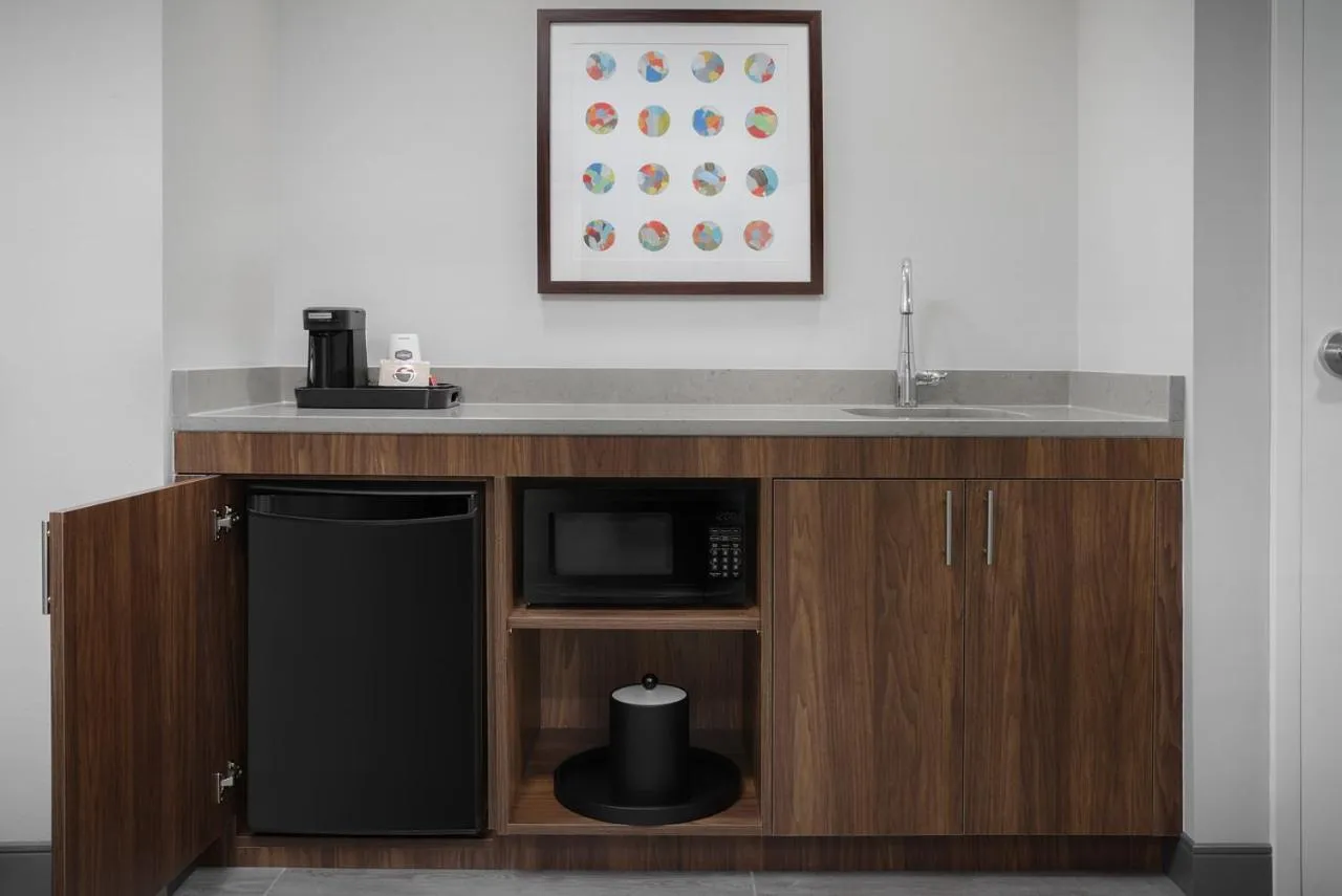 Coffee/tea facilities in Hampton Inn & Suites Naples South