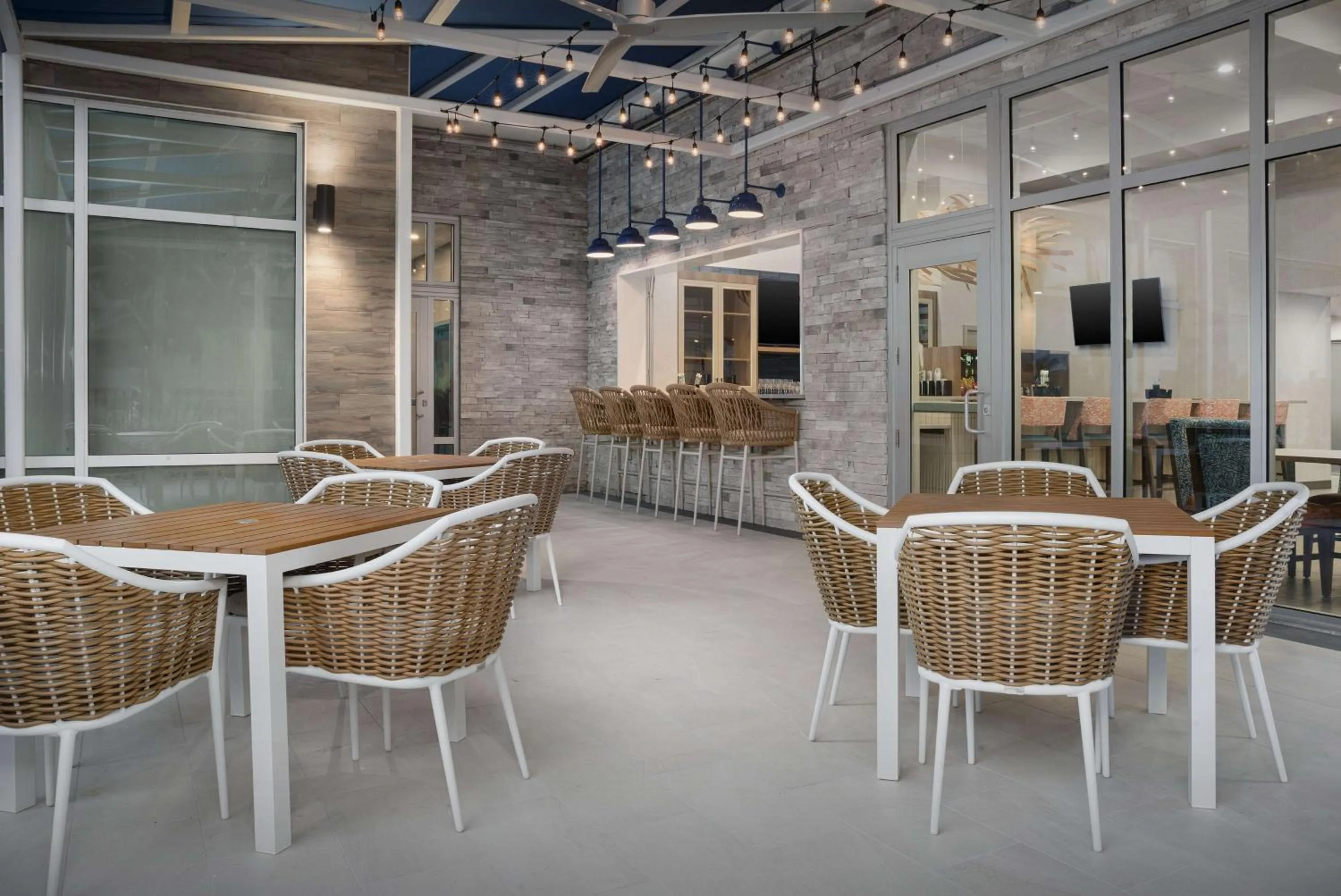 Patio in Hampton Inn & Suites Naples South