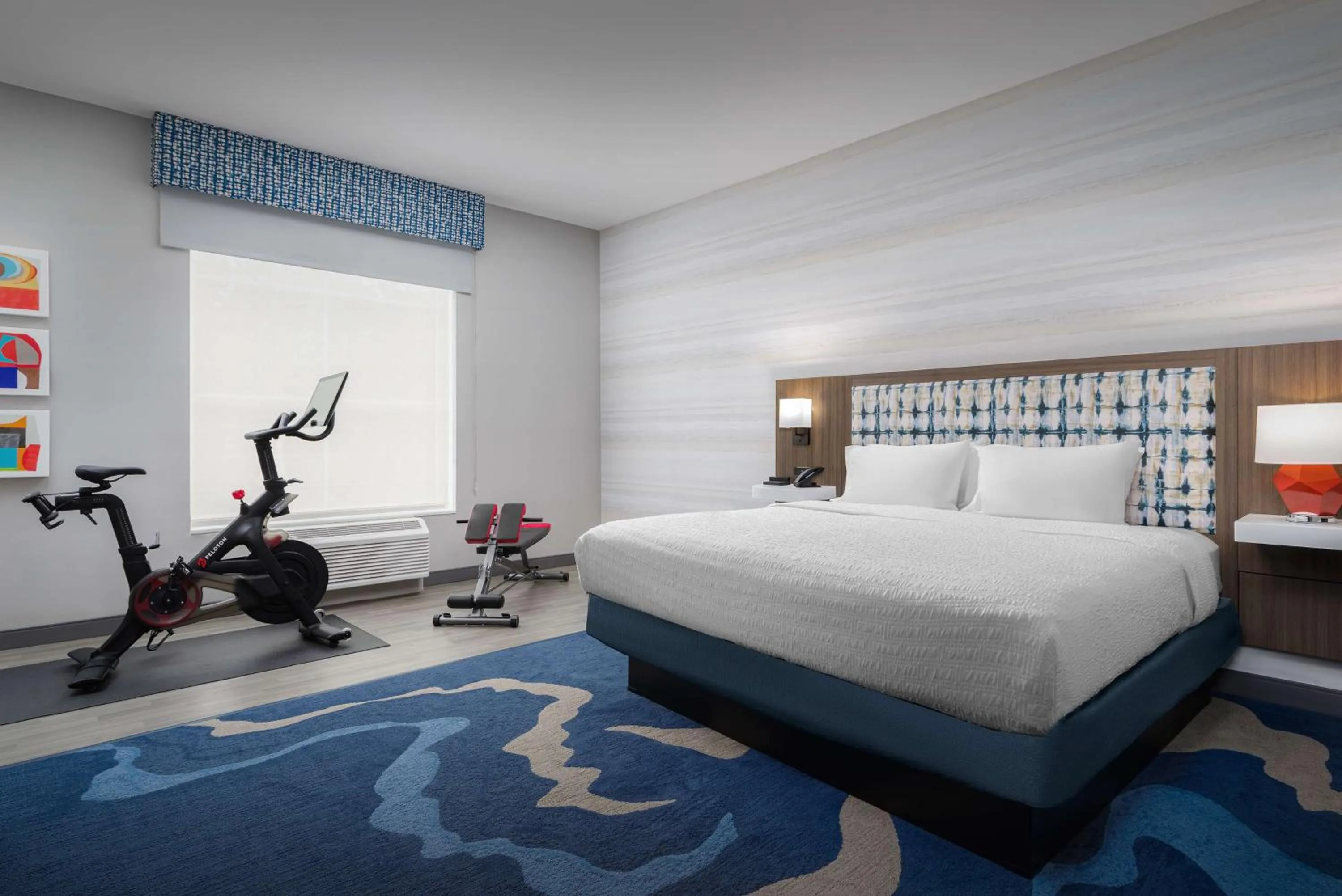 Bed in Hampton Inn & Suites Naples South