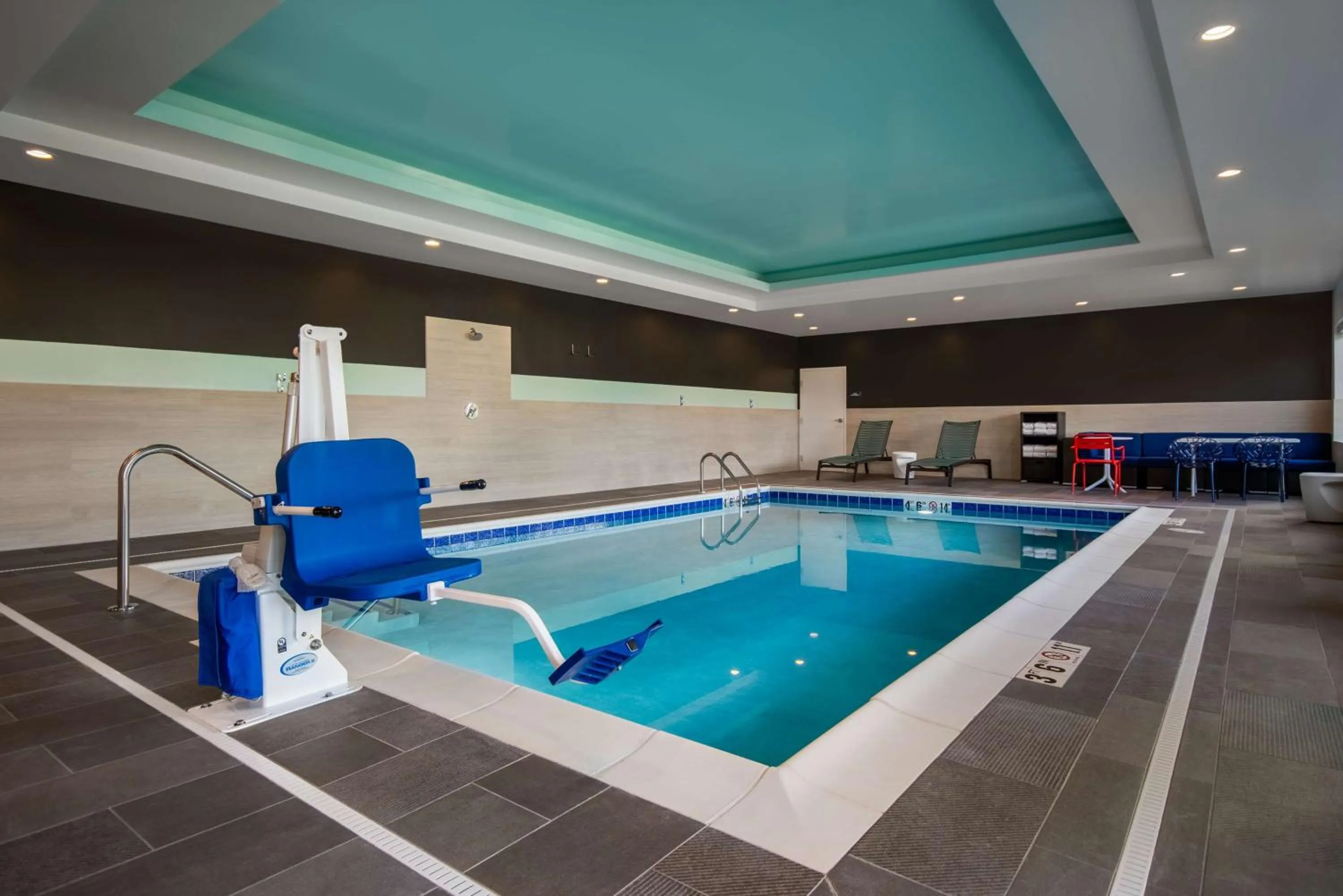 Pool view in Tru By Hilton Merrillville