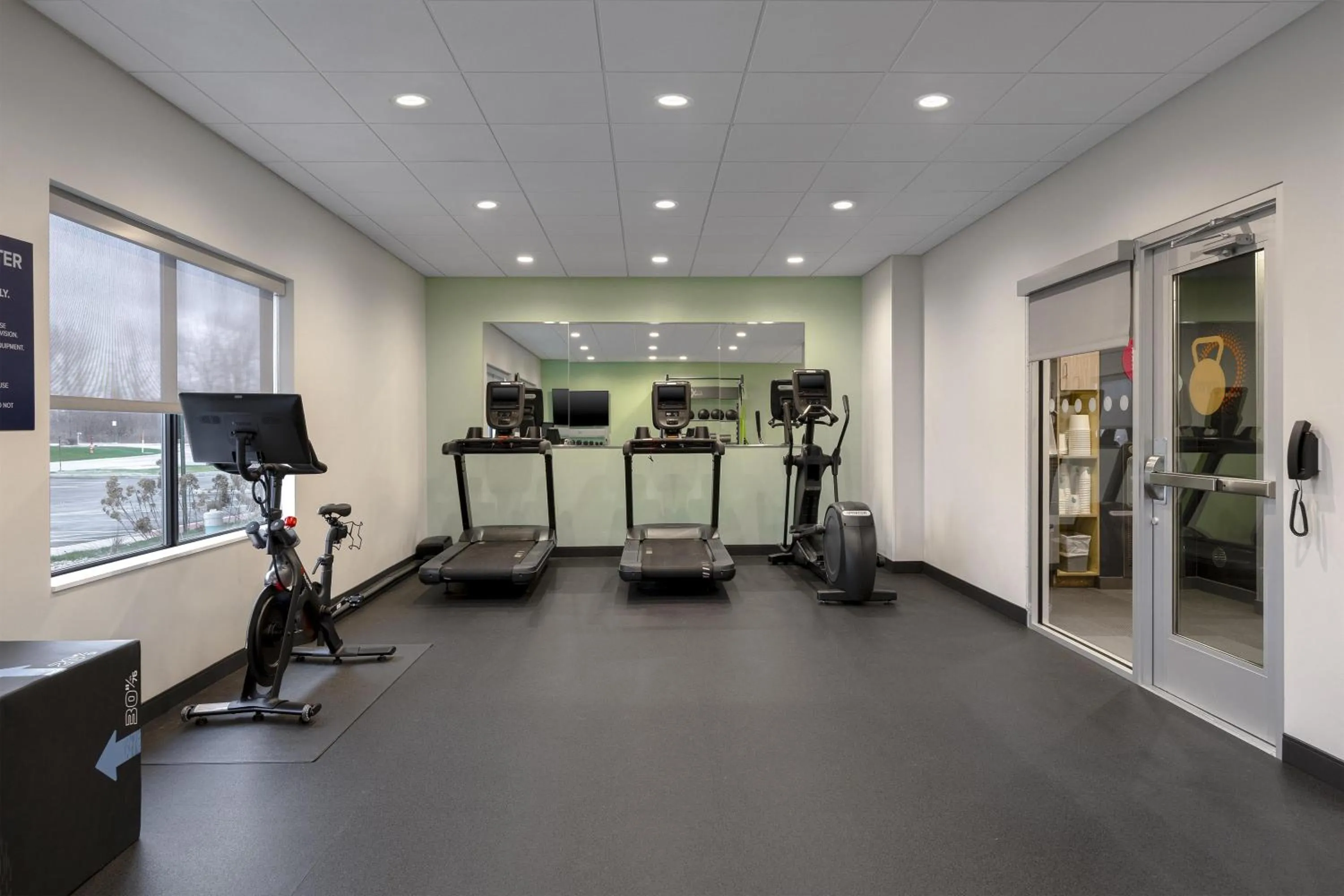 Fitness centre/facilities in Tru By Hilton Merrillville