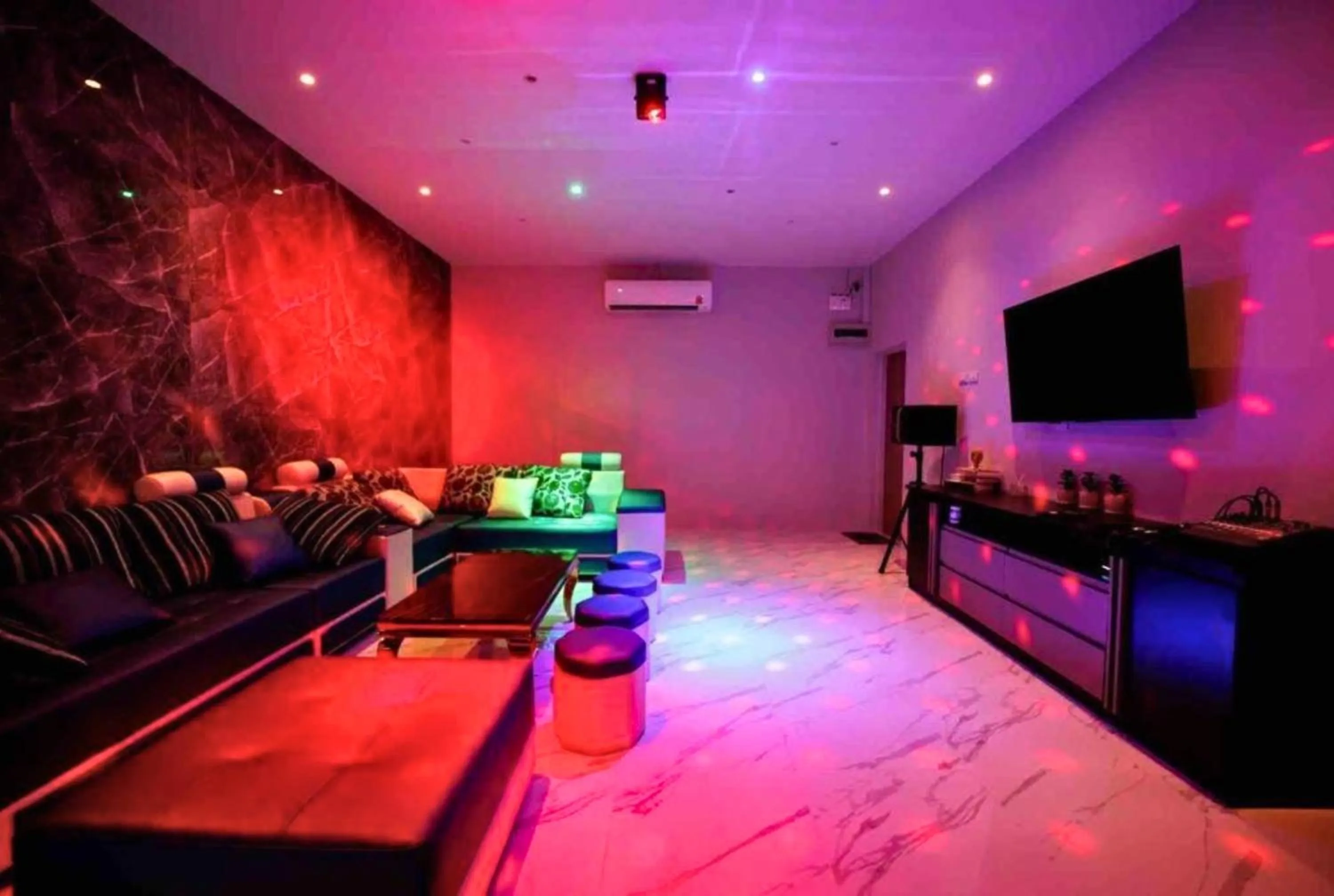 Karaoke in NP Pool Villa Hua Hin