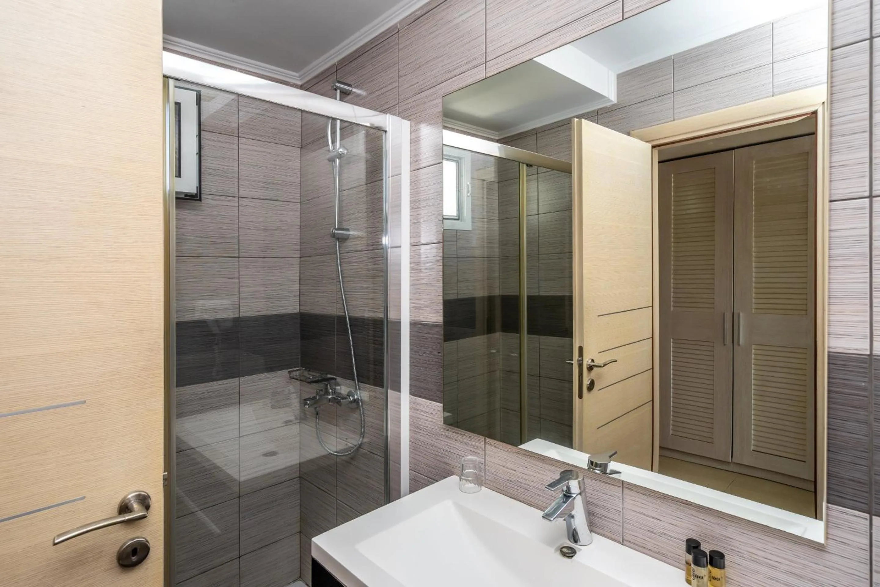 Bathroom in Kamari Beach