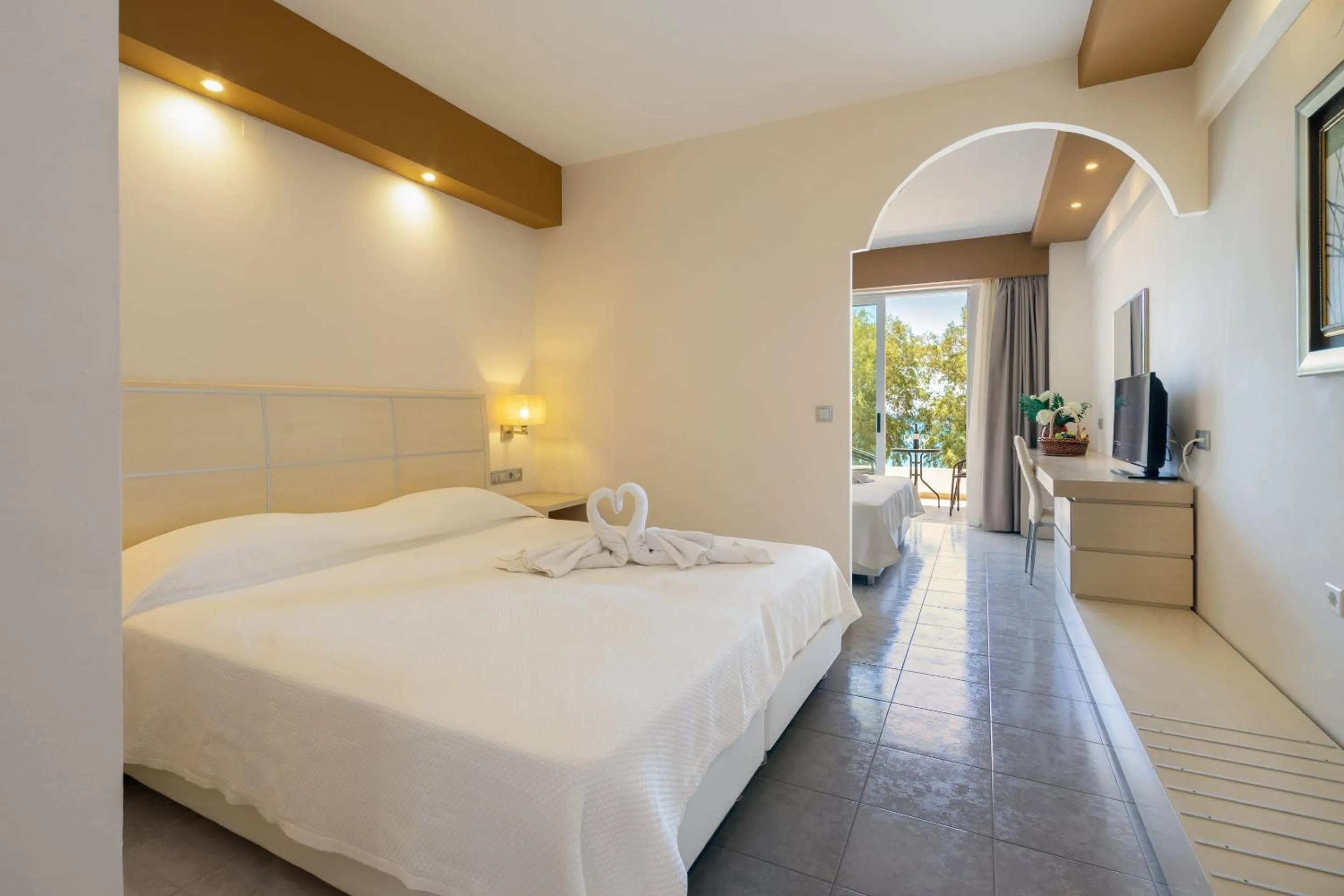 Bedroom, Bed in Kamari Beach