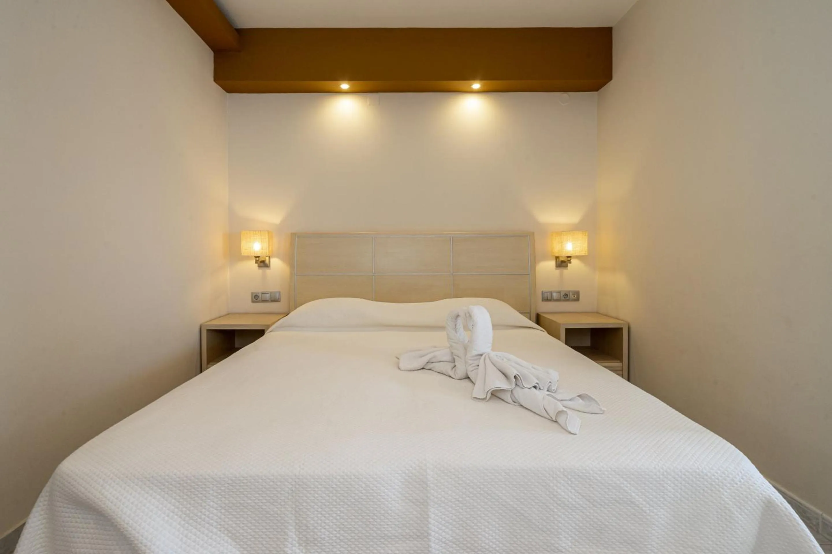 Bedroom, Bed in Kamari Beach