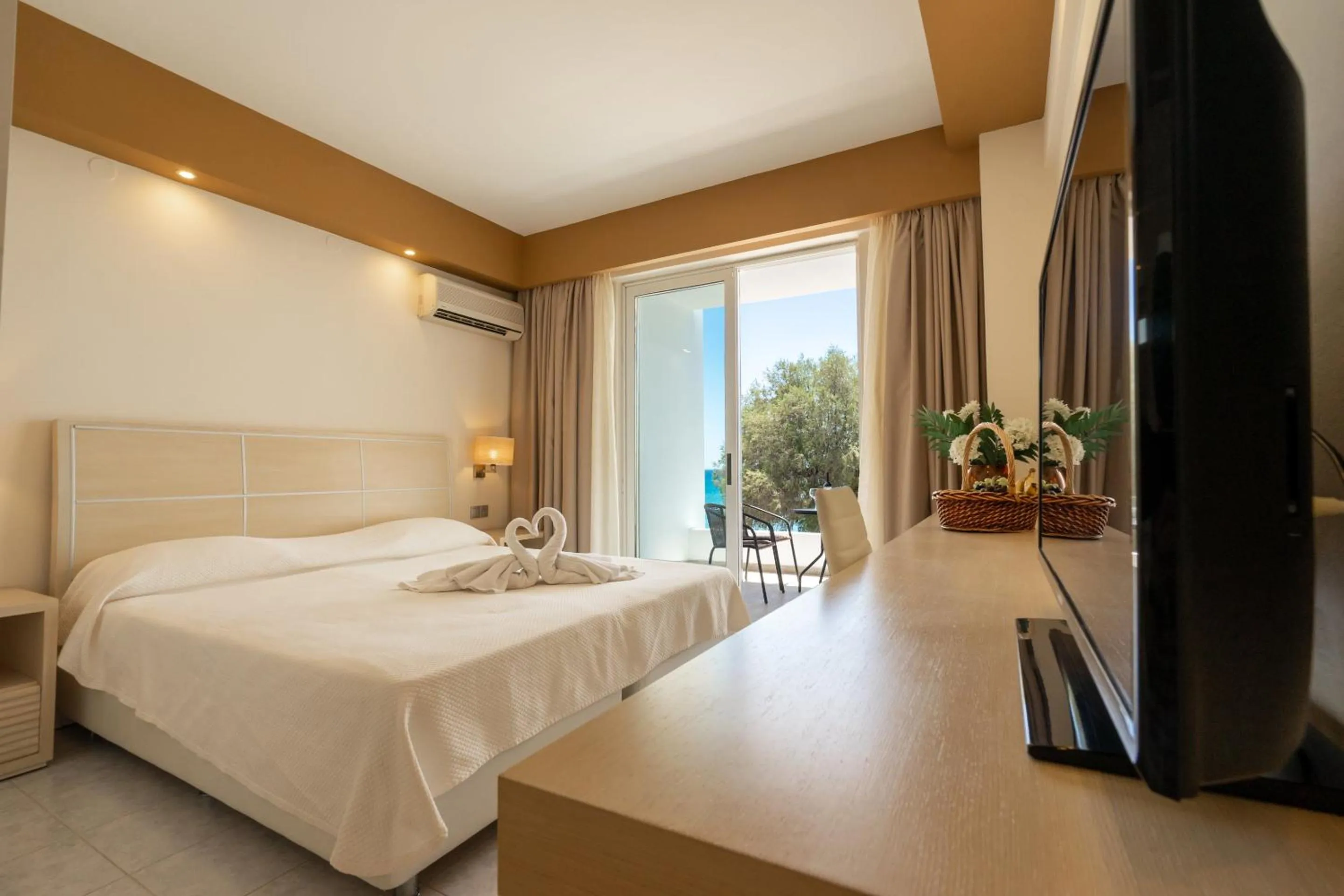 Bedroom, Bed in Kamari Beach