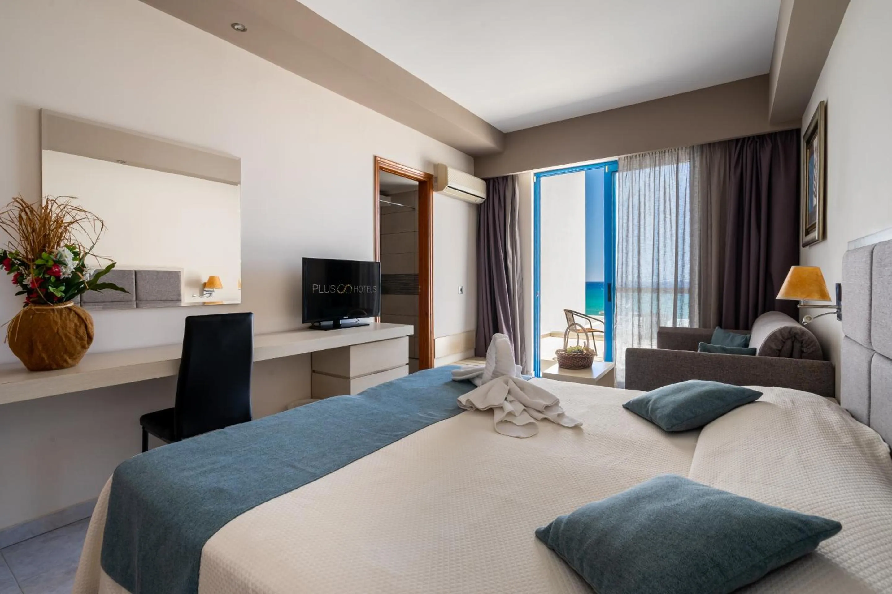 TV and multimedia, Bed in Kamari Beach