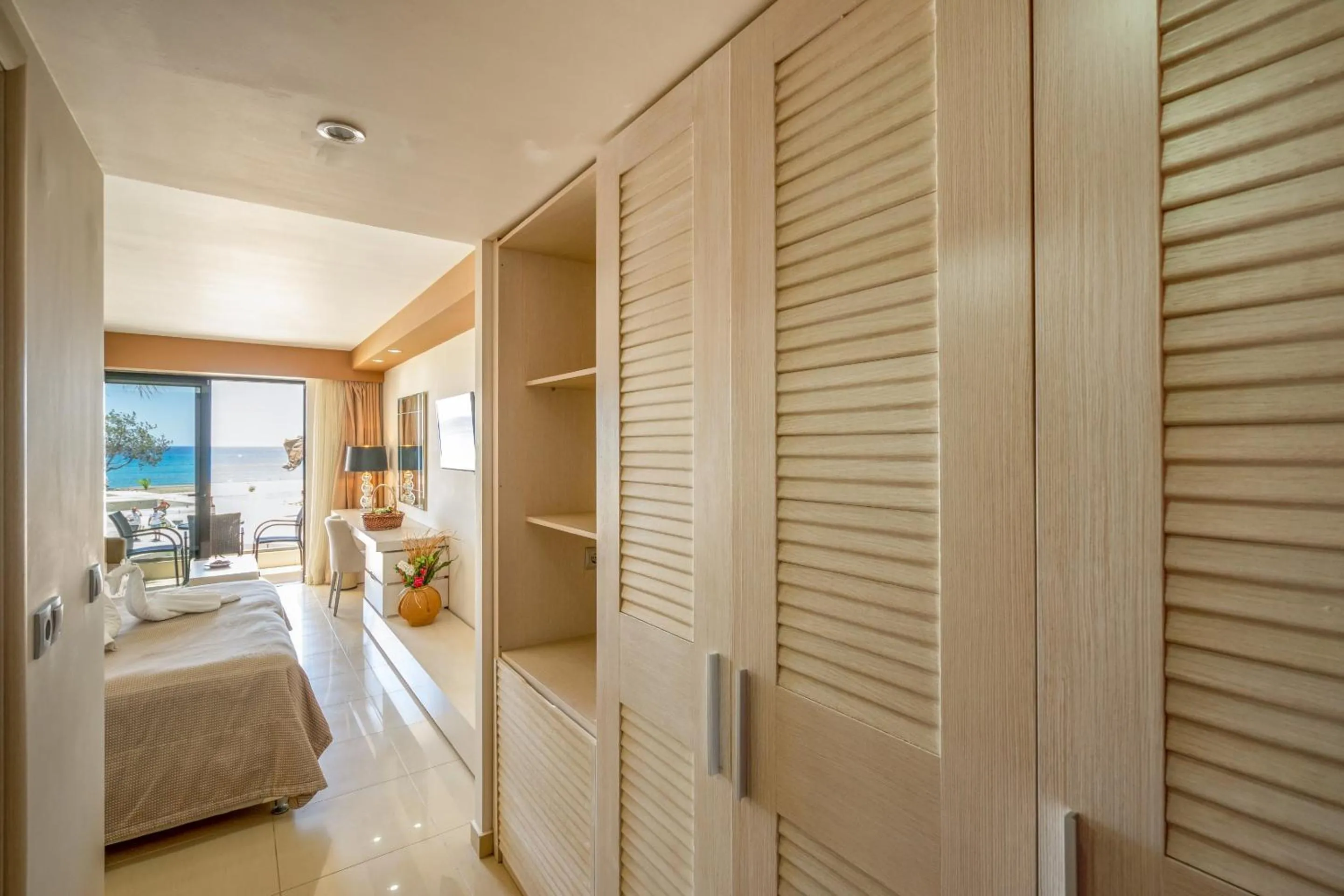 wardrobe, Bed in Kamari Beach