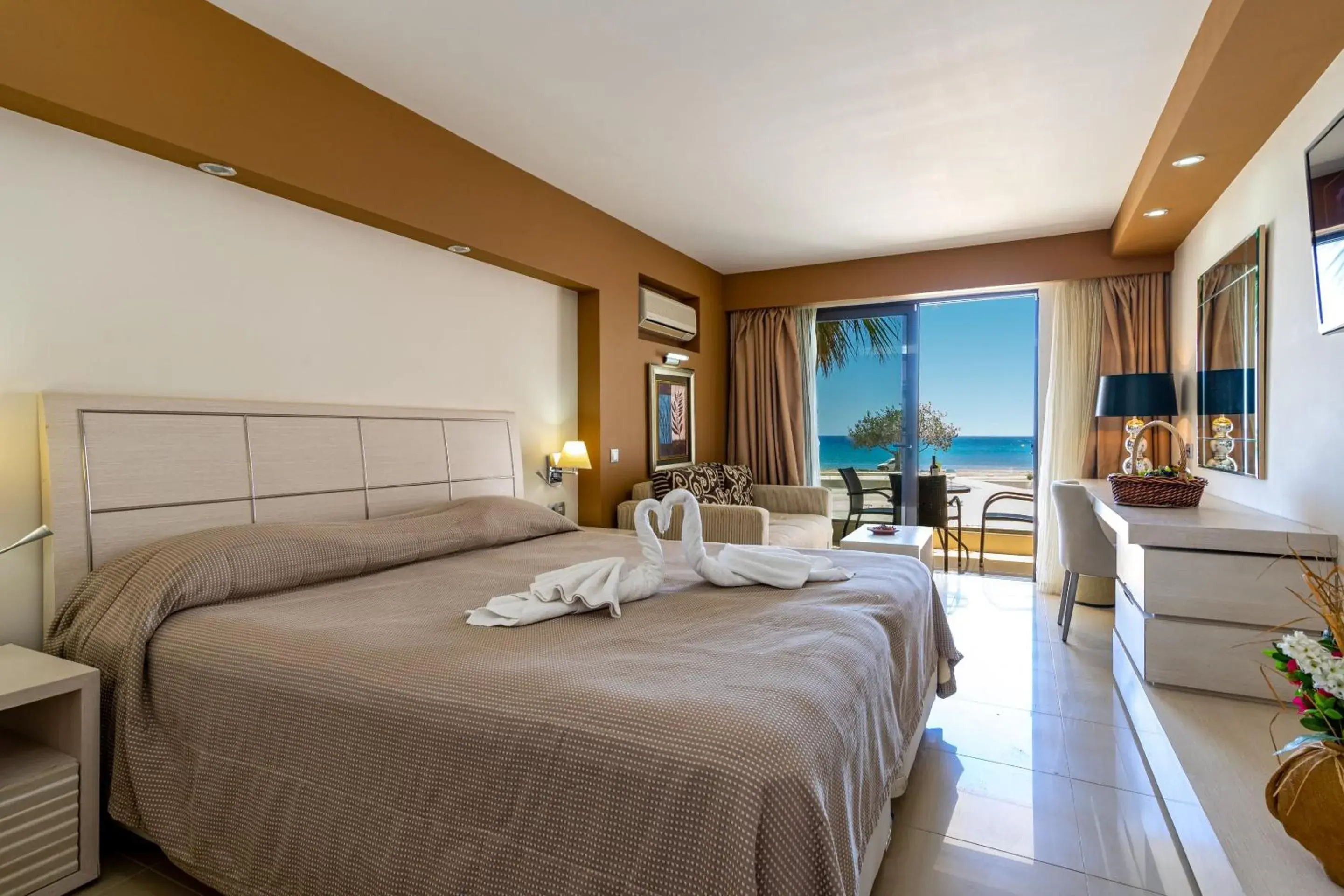 Double Room in Kamari Beach Double Room in Kamari Beach