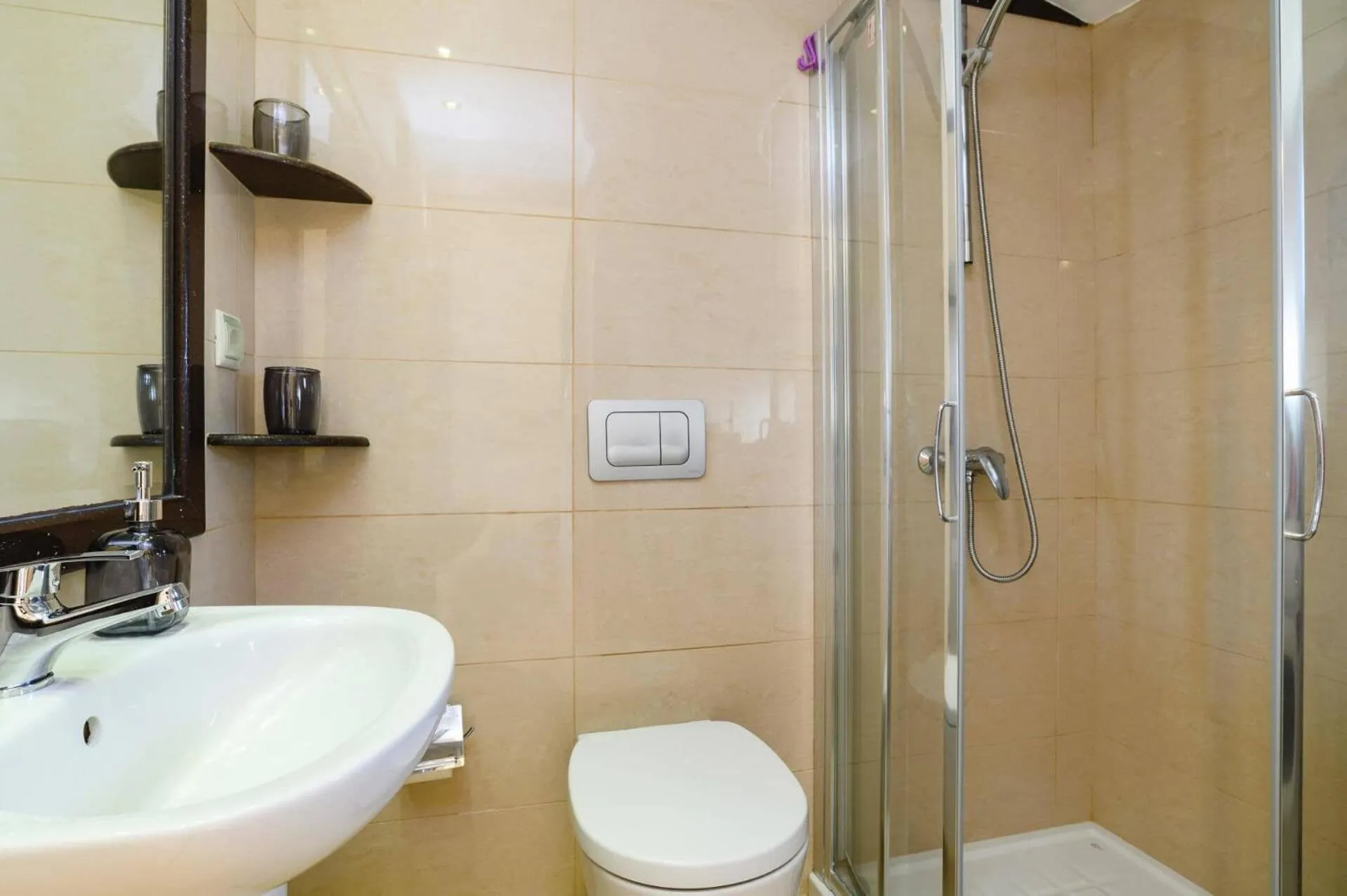 Bathroom in Kamari Beach