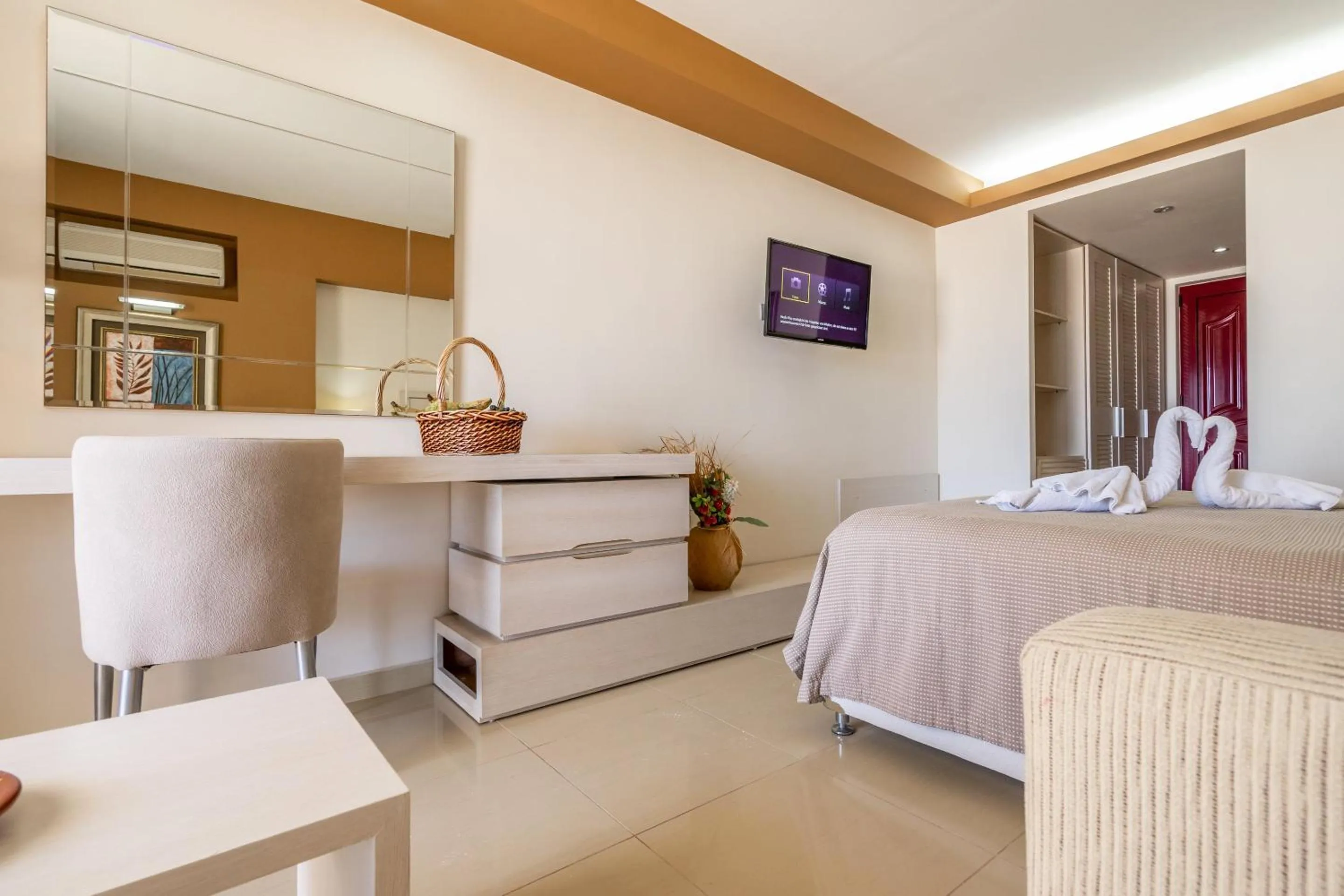 TV and multimedia, Bed in Kamari Beach