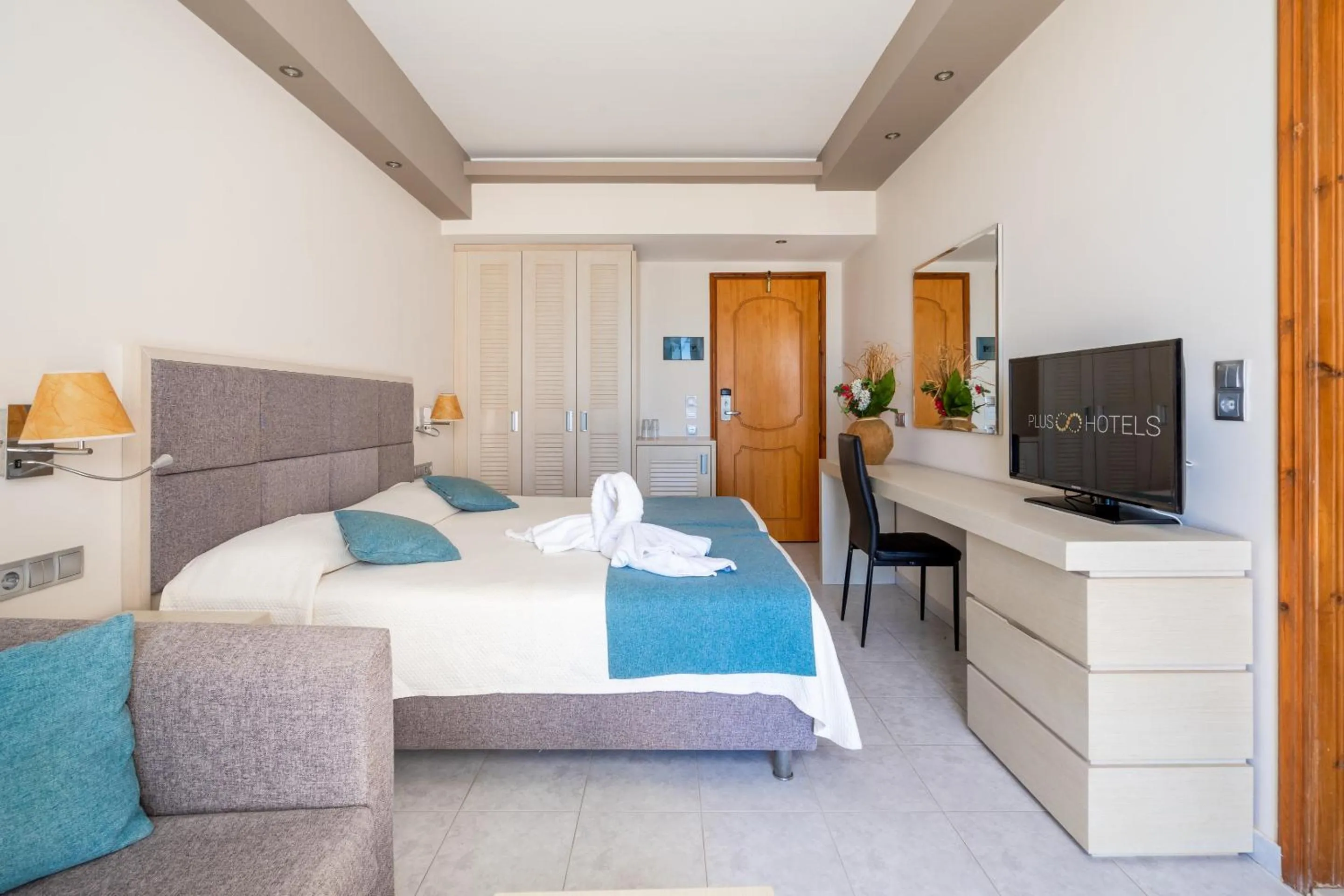 Bedroom, Bed in Kamari Beach