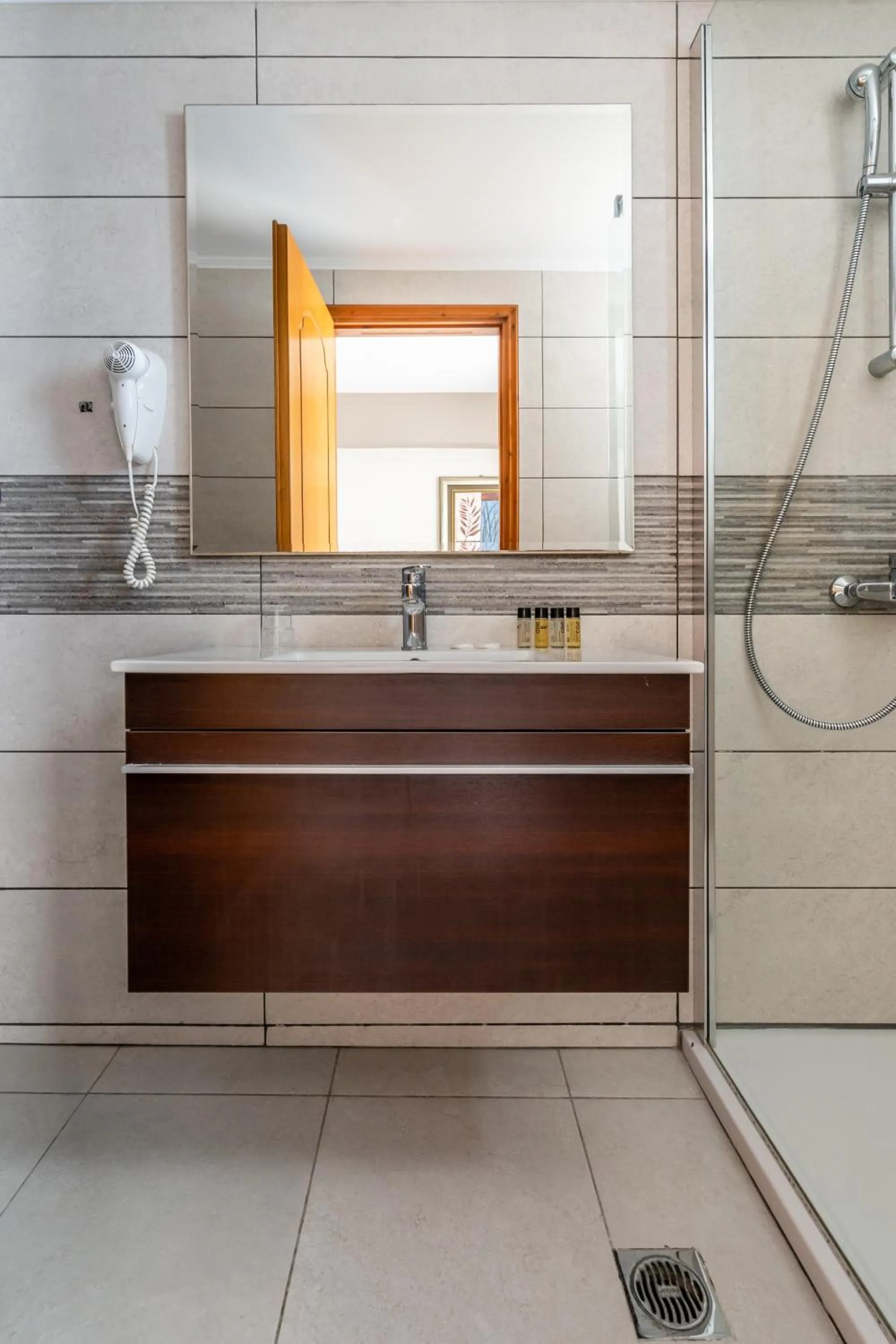 Bathroom in Kamari Beach