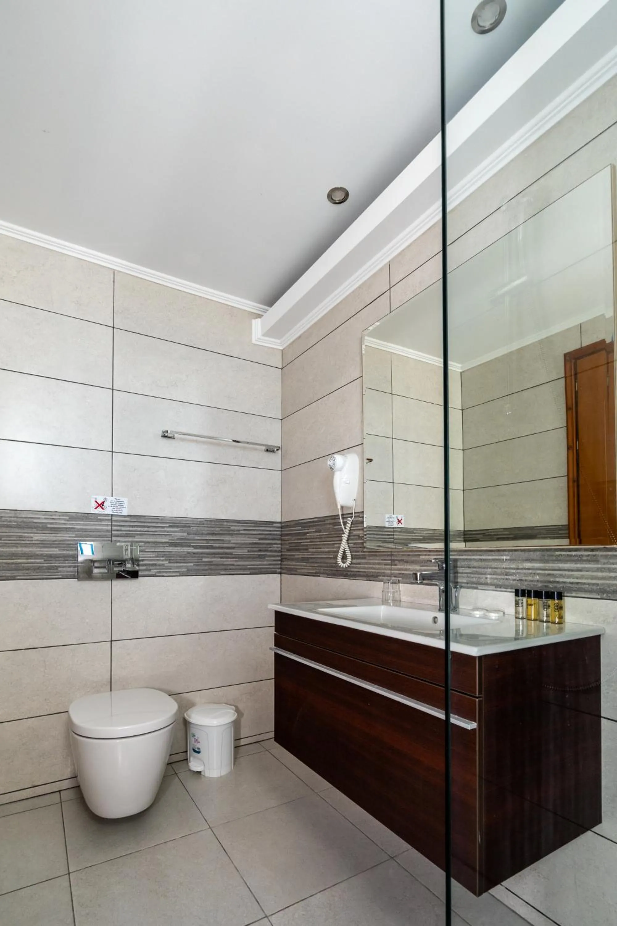 Bathroom in Kamari Beach