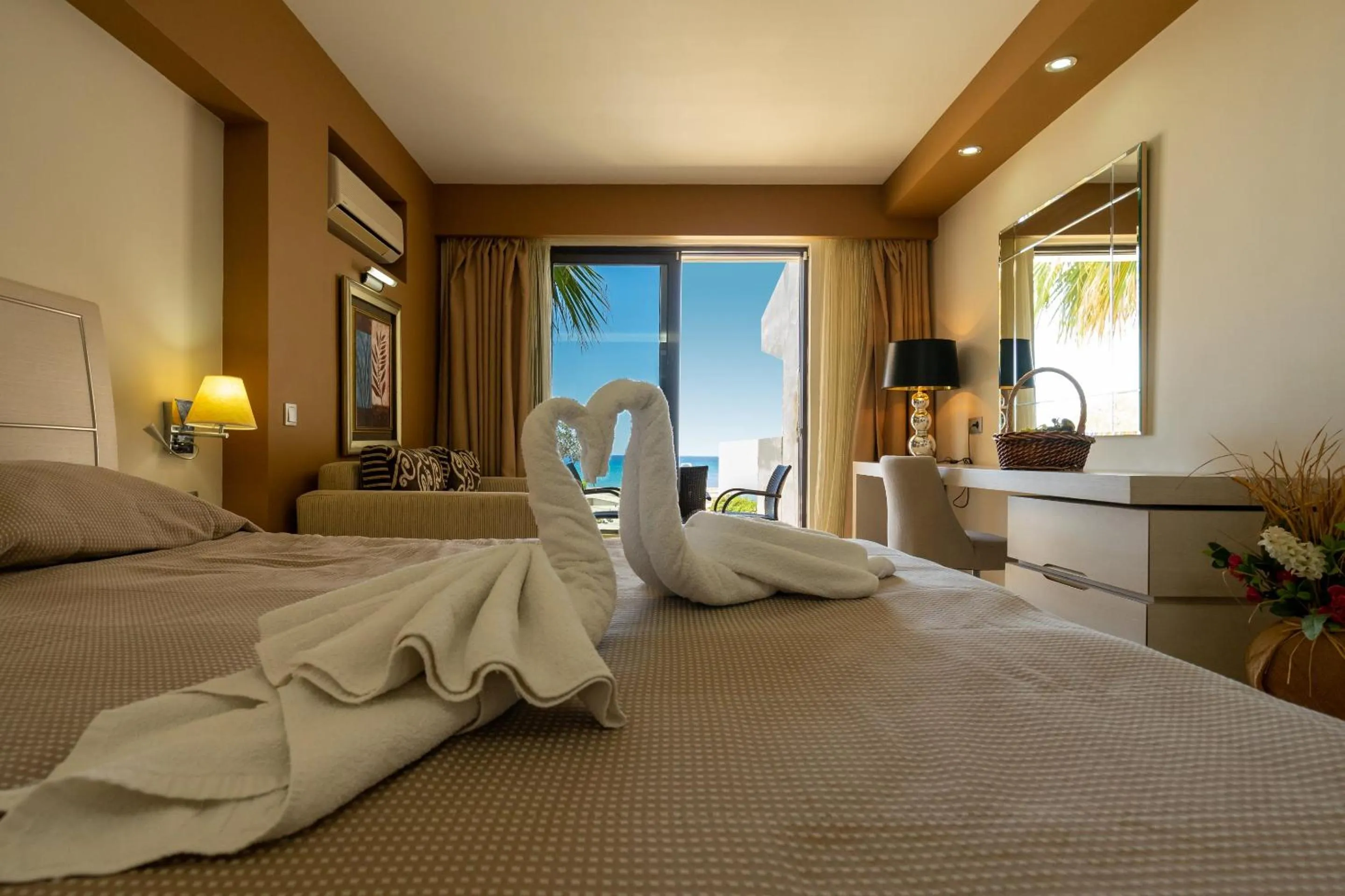 Bedroom, Bed in Kamari Beach