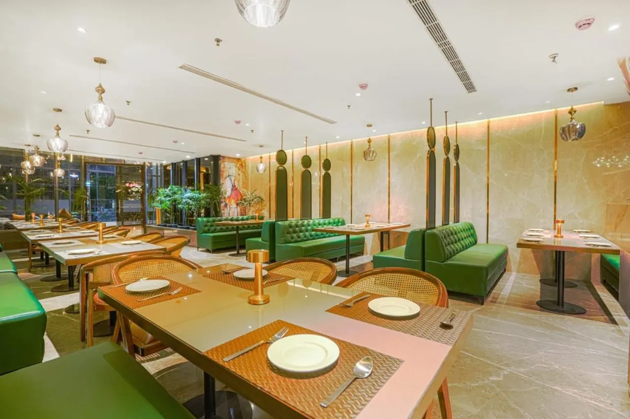 Restaurant/places to eat in Hotel Levelup Signature