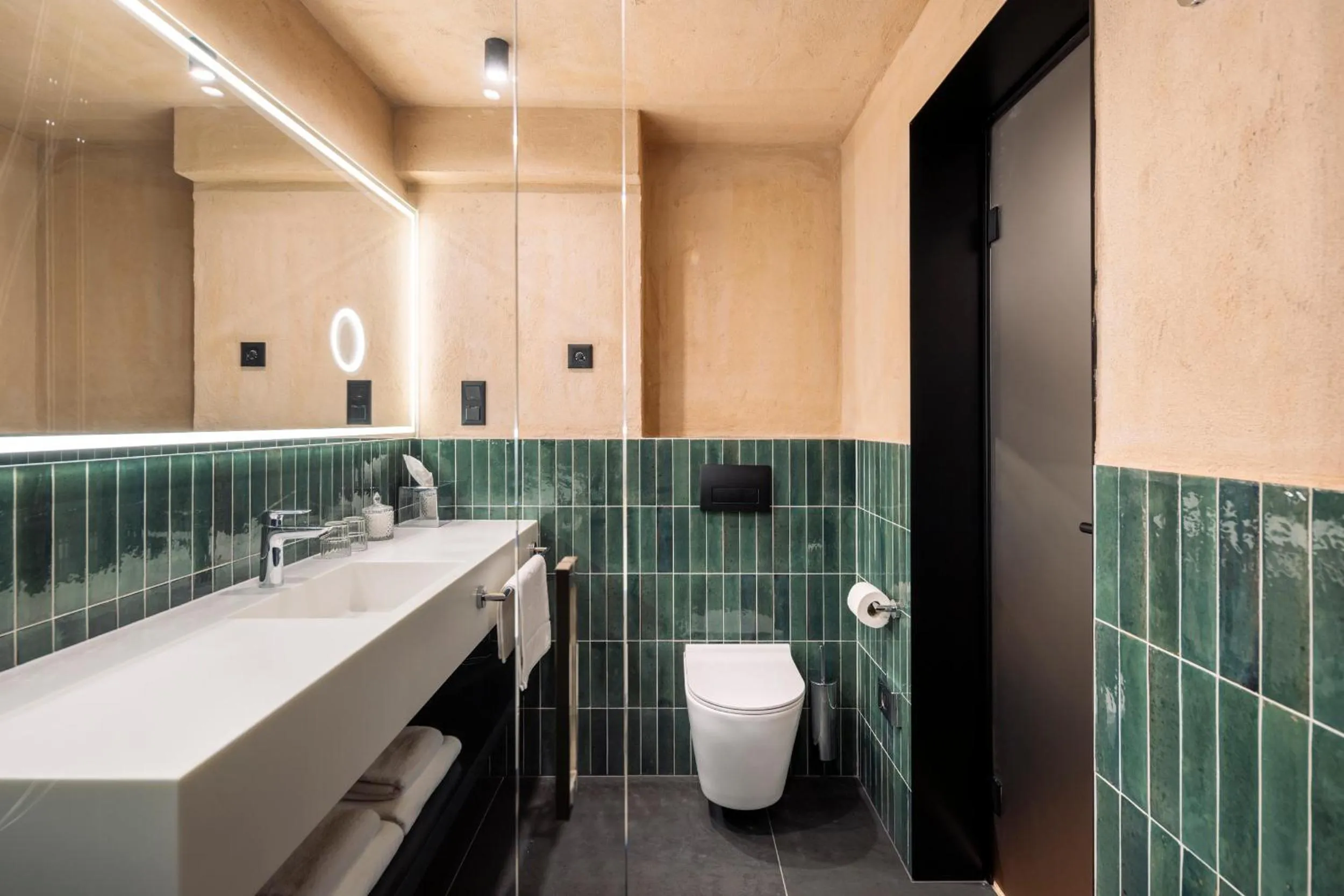 Shower in Nomadic Urban Premium Suites