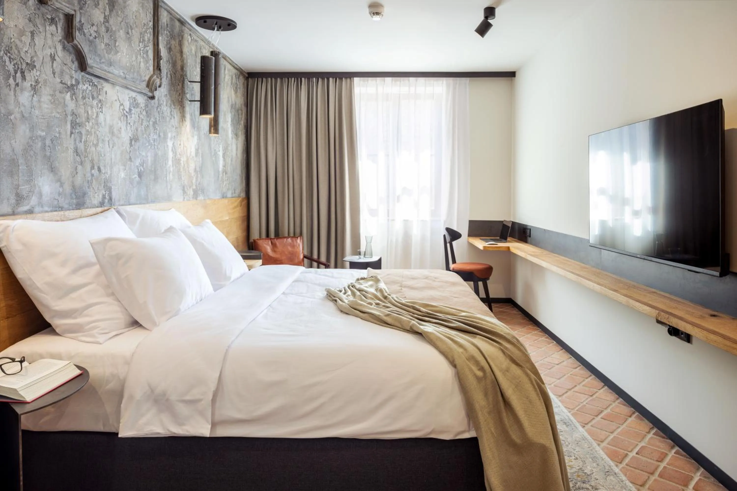 TV and multimedia, Bed in Nomadic Urban Premium Suites