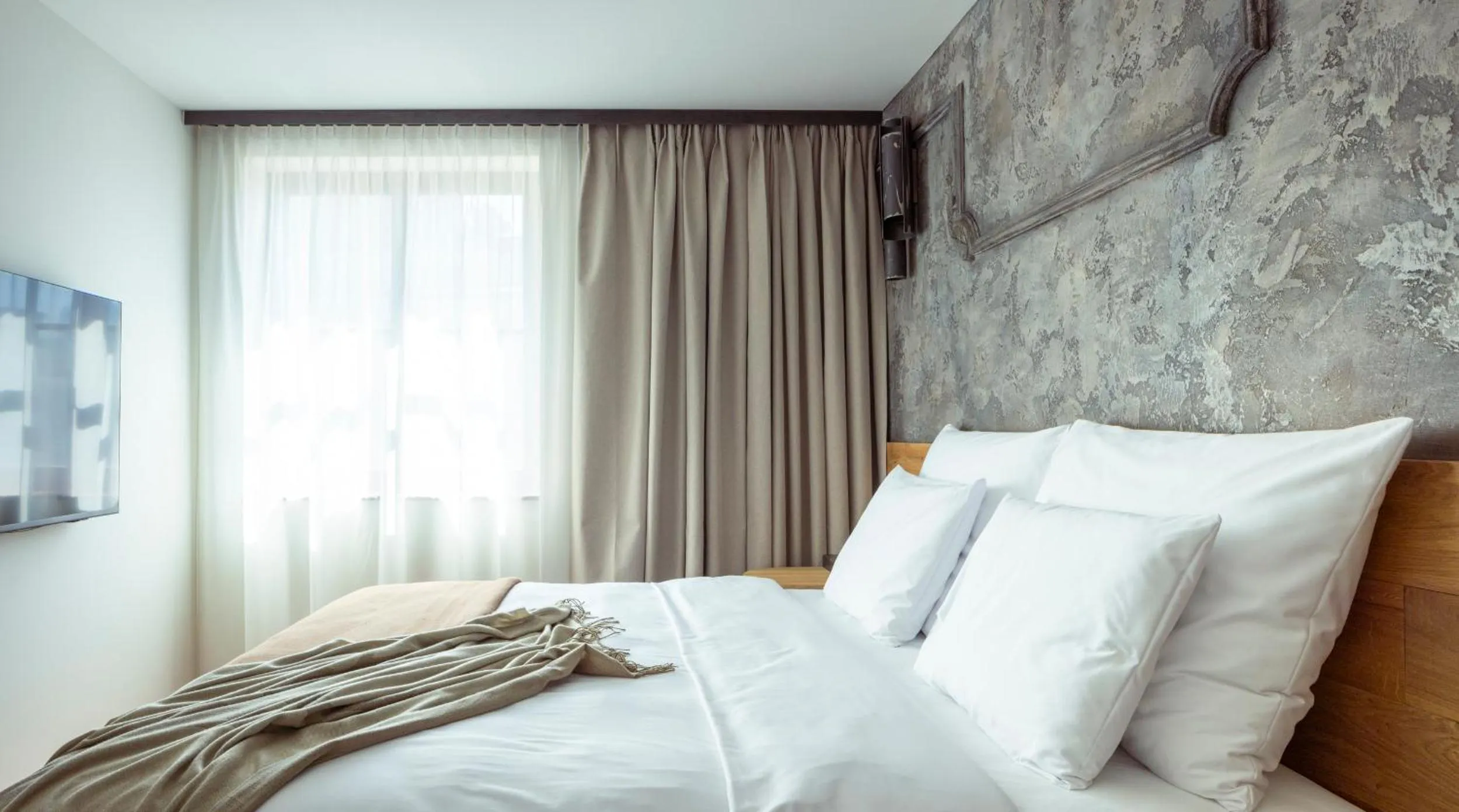 Bed in Nomadic Urban Premium Suites