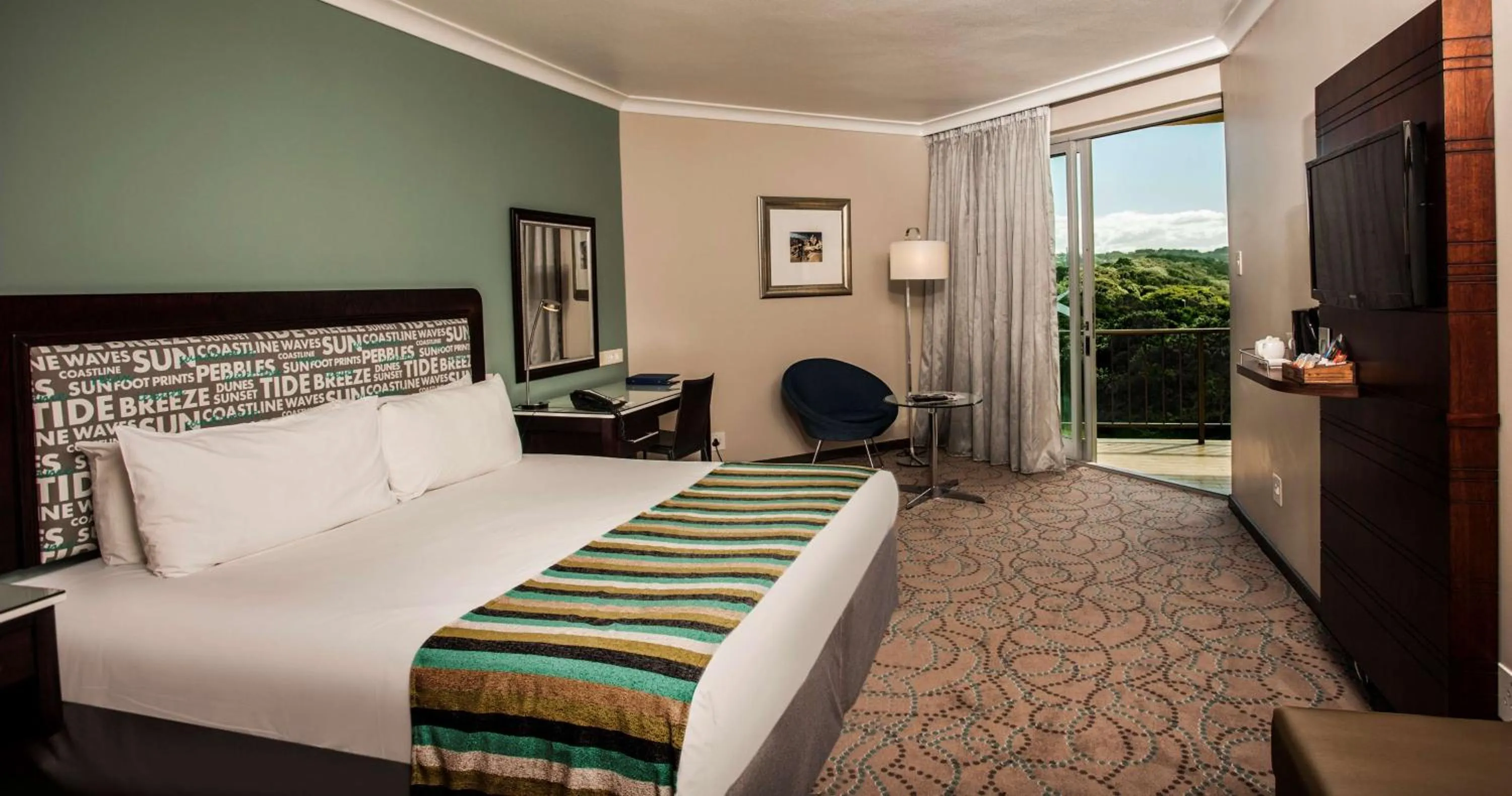 Bedroom, Bed in Garden Court East London