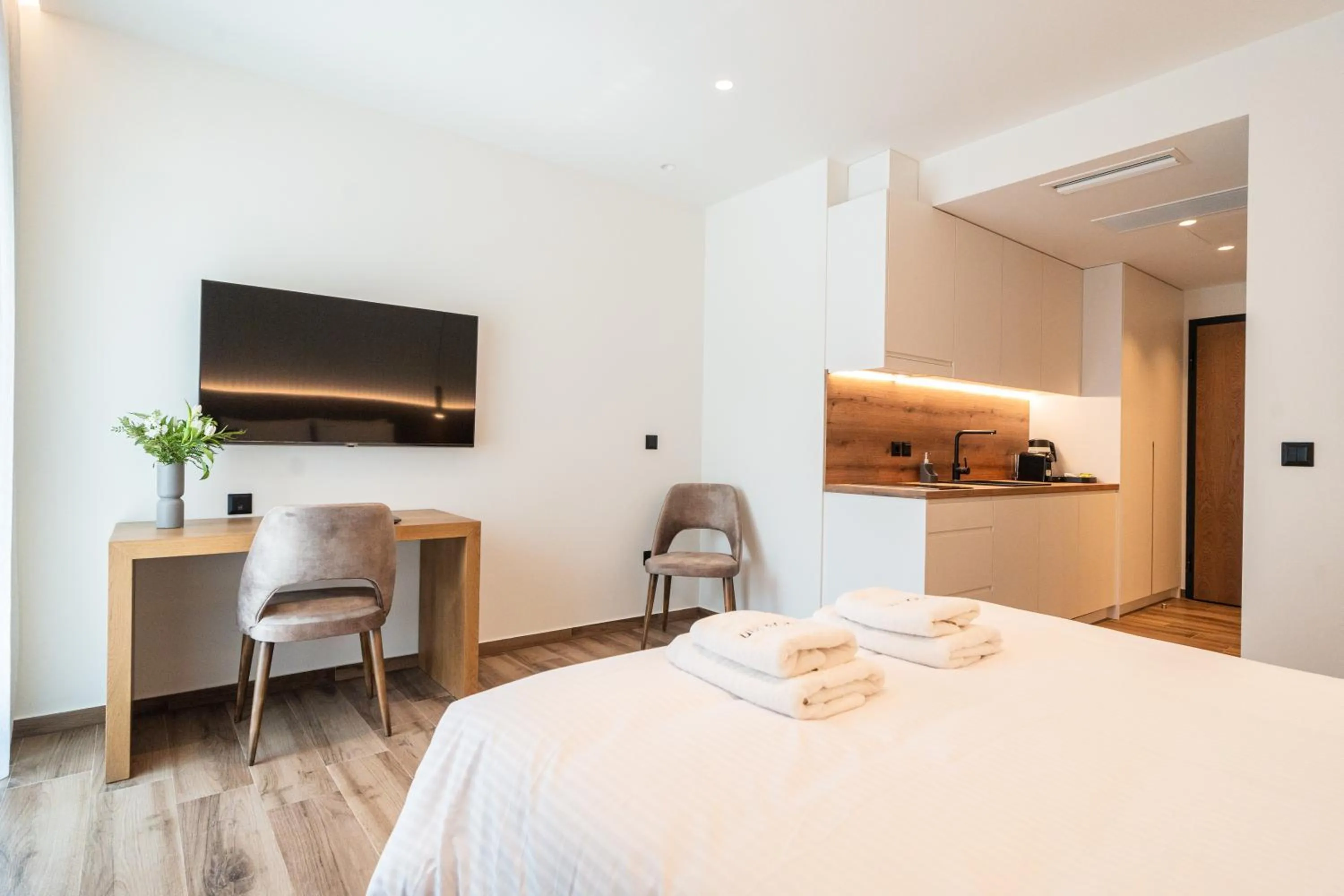 Bed in Volos Inn Hotel