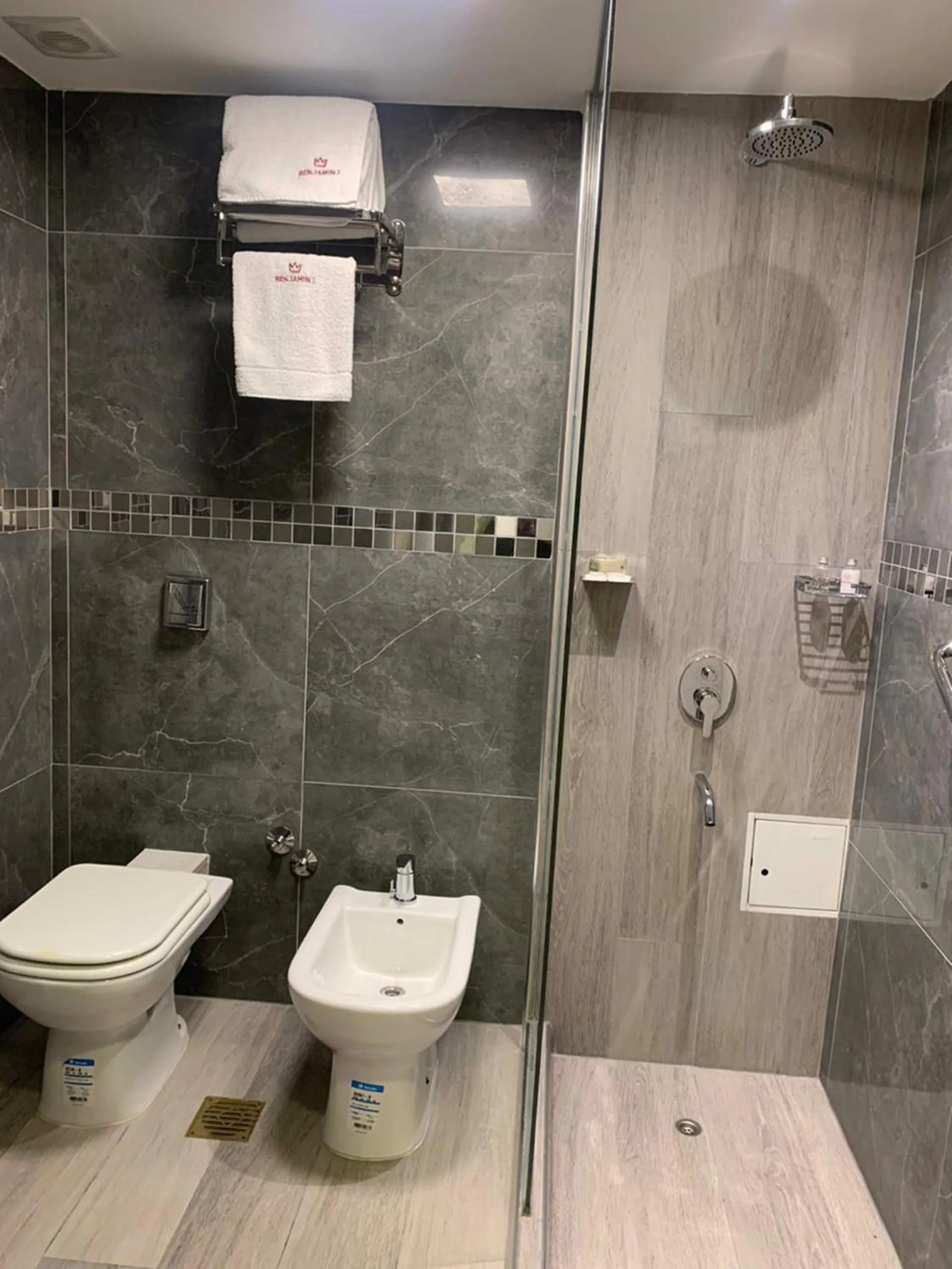 Shower in Benjamín I