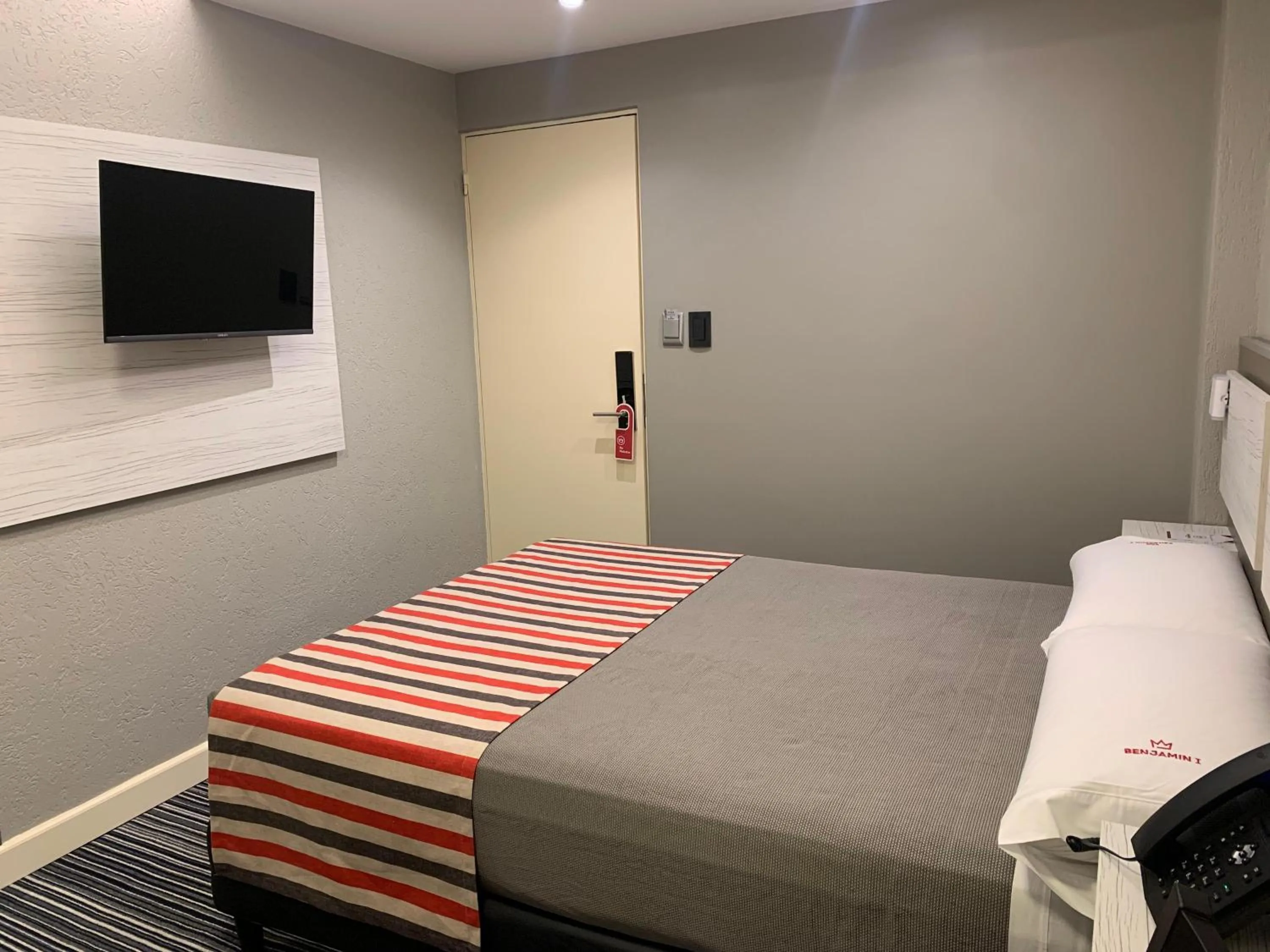 Photo of the whole room, Bed in Benjamín I