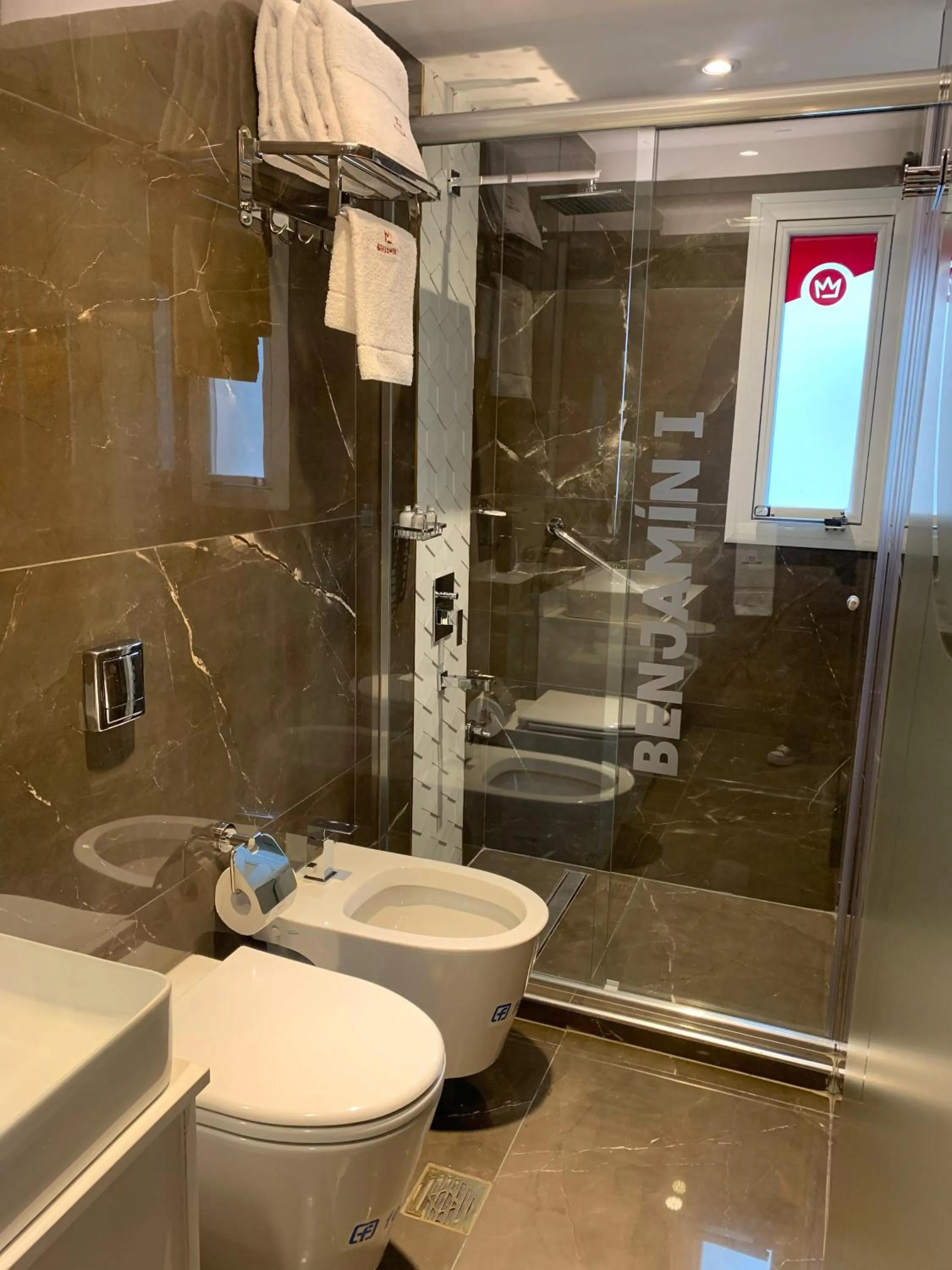 Shower in Benjamín I