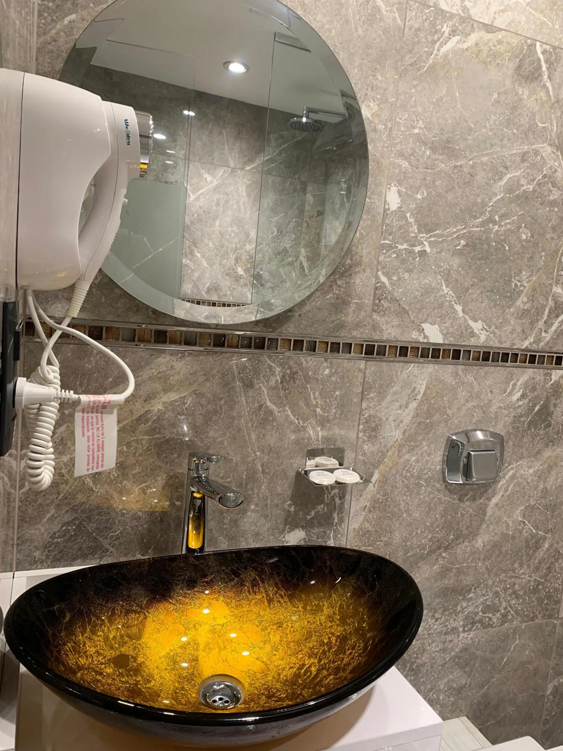 Shower in Benjamín I