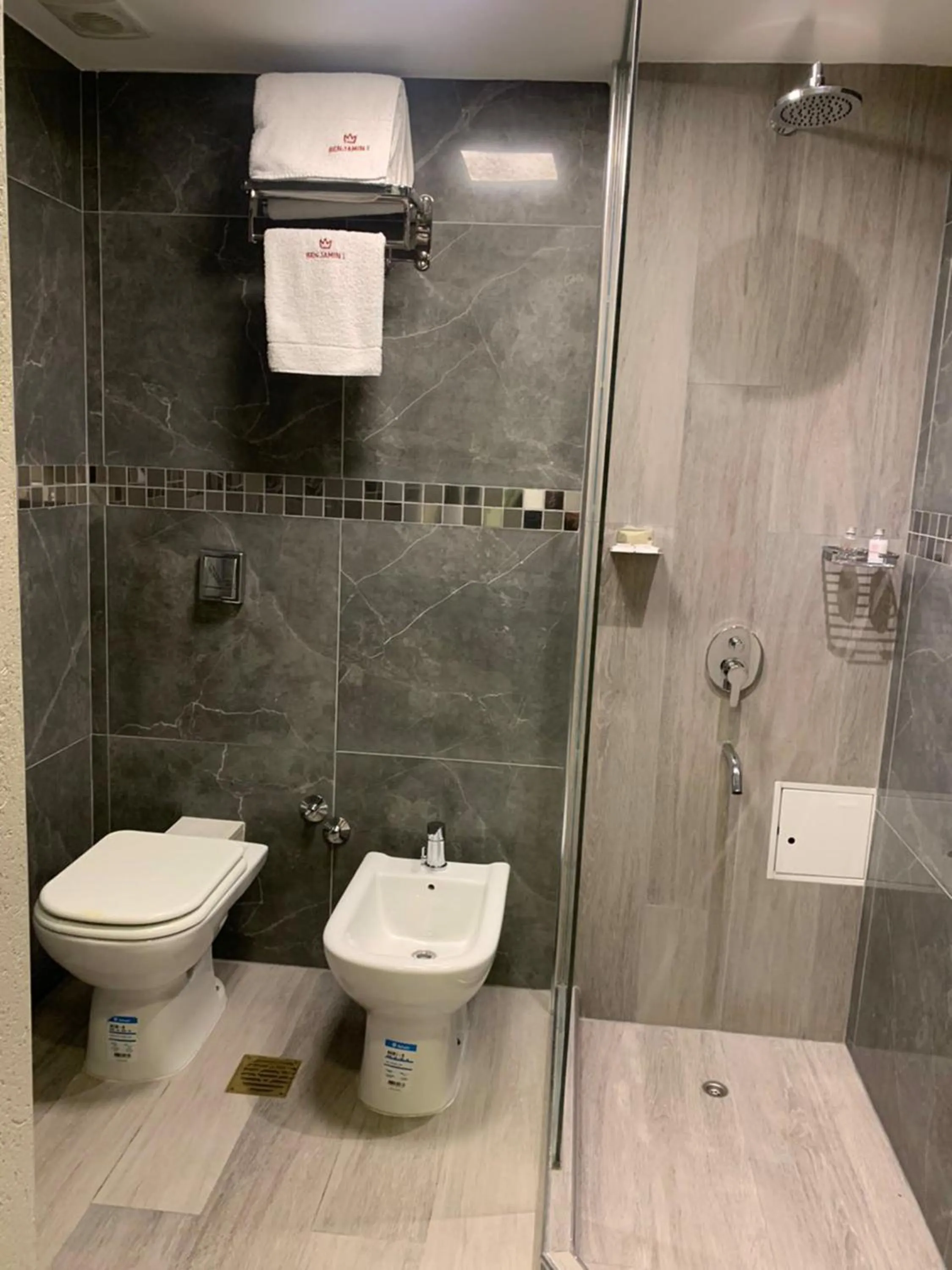 Shower in Benjamín I