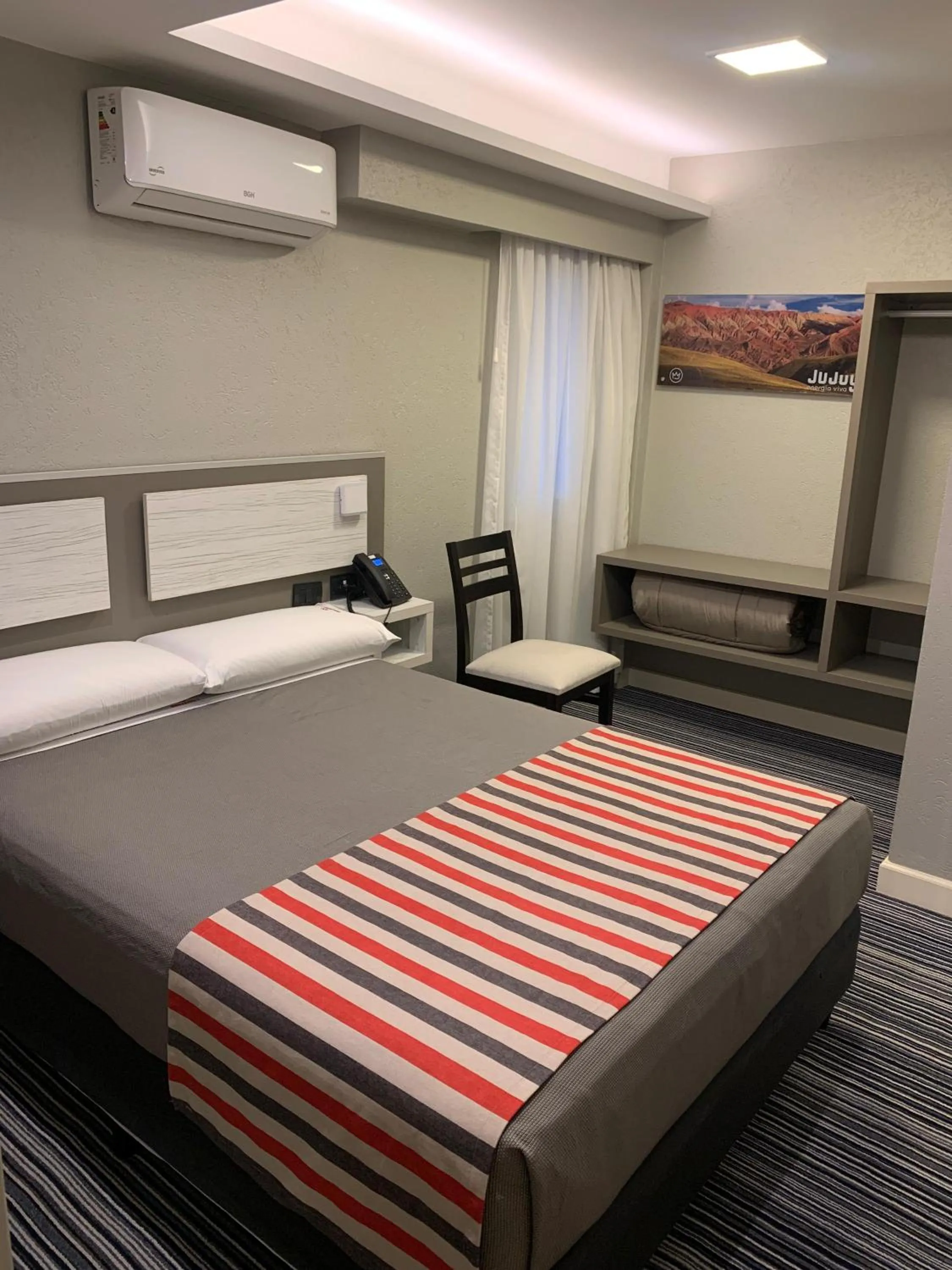 Photo of the whole room, Bed in Benjamín I