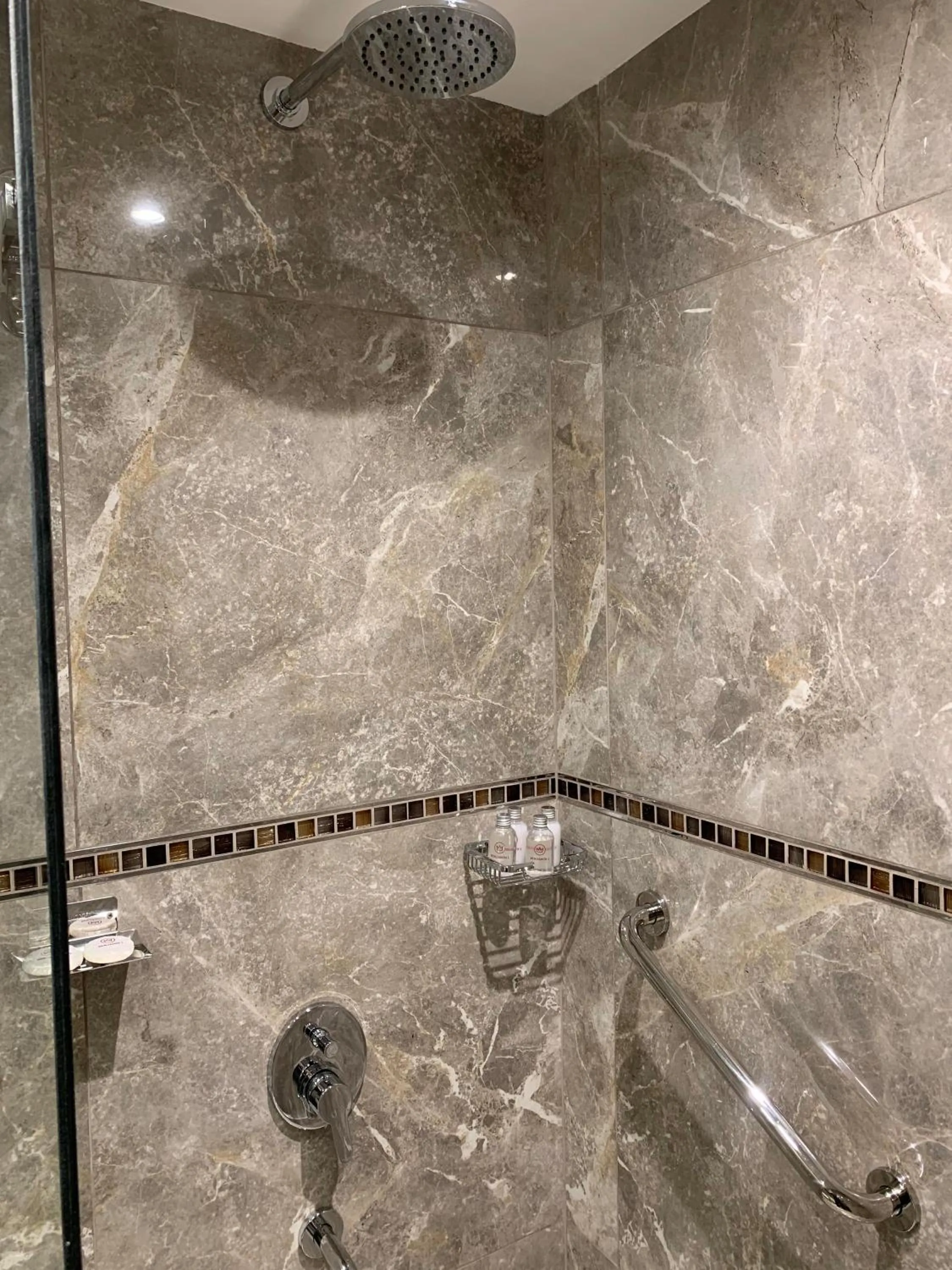 Shower in Benjamín I