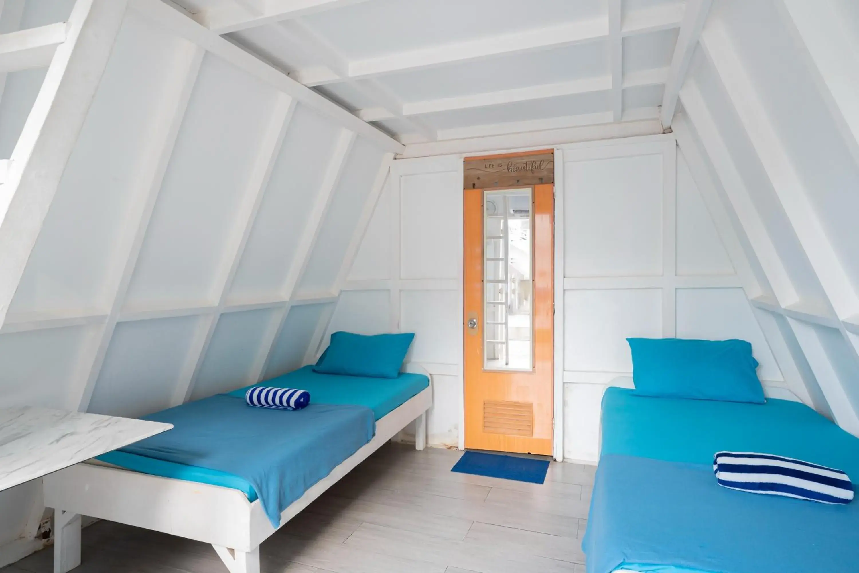 Deluxe Villa in Costas De Liwa Bar & Beach Resort Deluxe Villa in Costas De Liwa Bar & Beach Resort