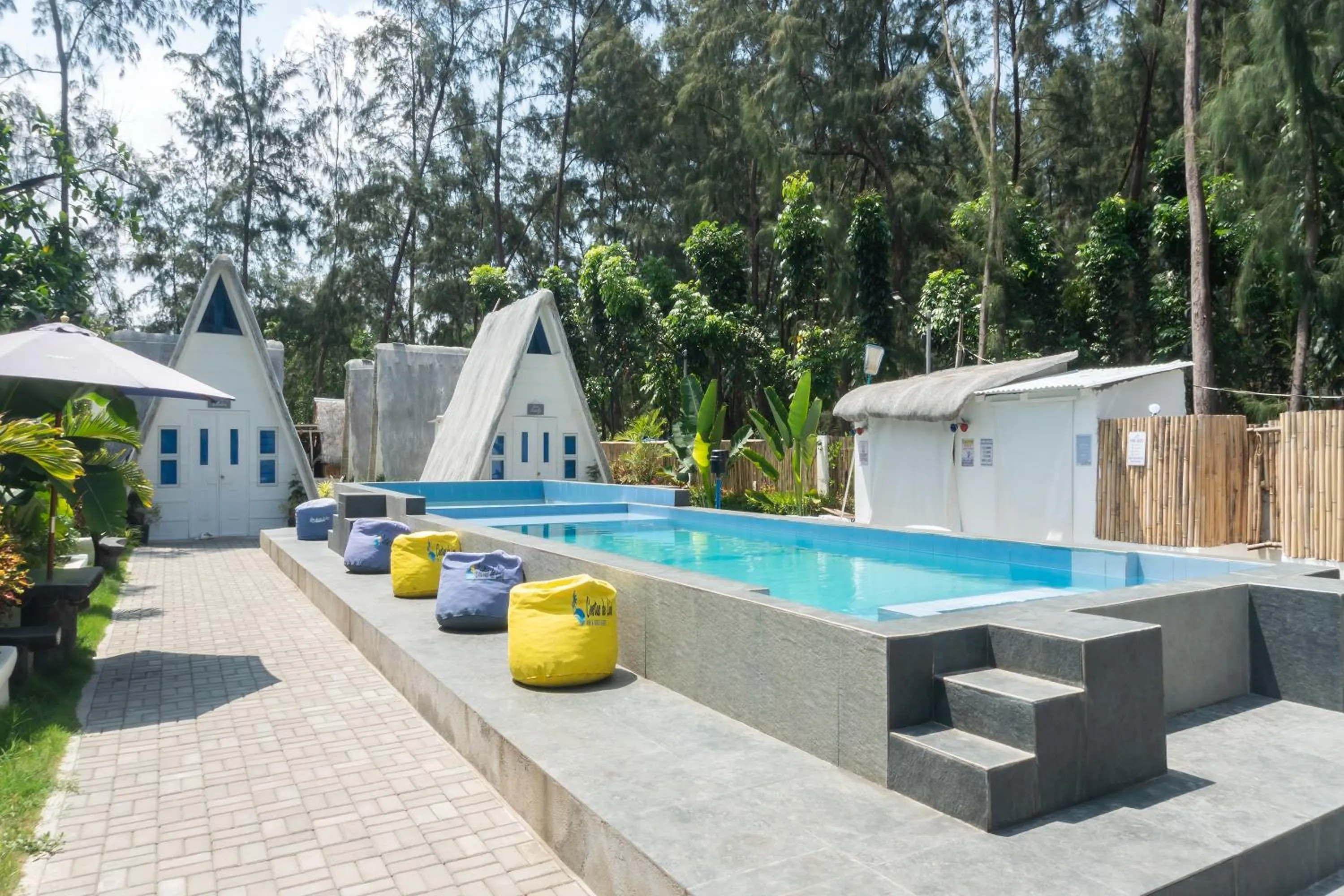 Swimming pool in Costas De Liwa Bar & Beach Resort