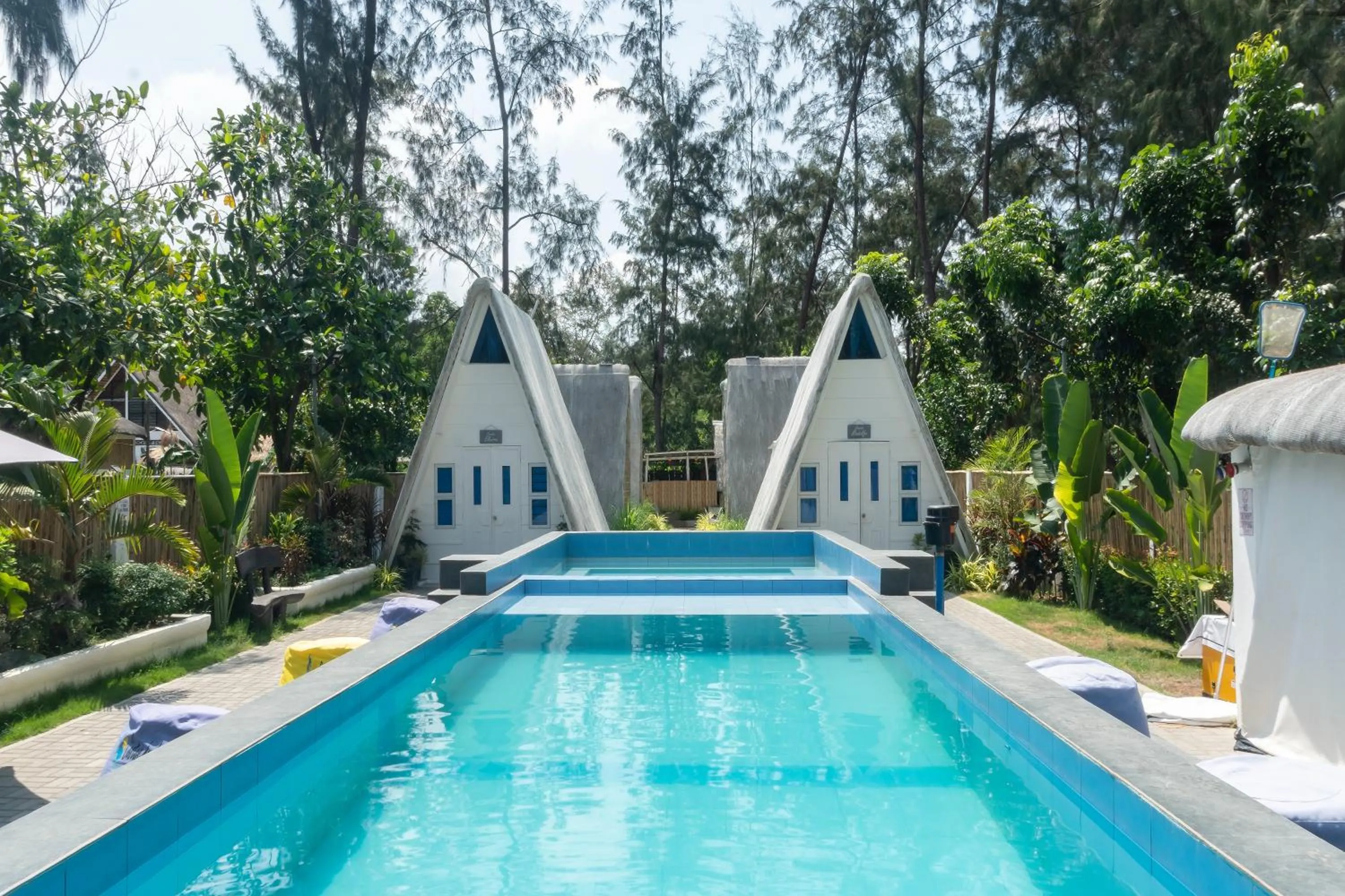 Swimming pool in Costas De Liwa Bar & Beach Resort