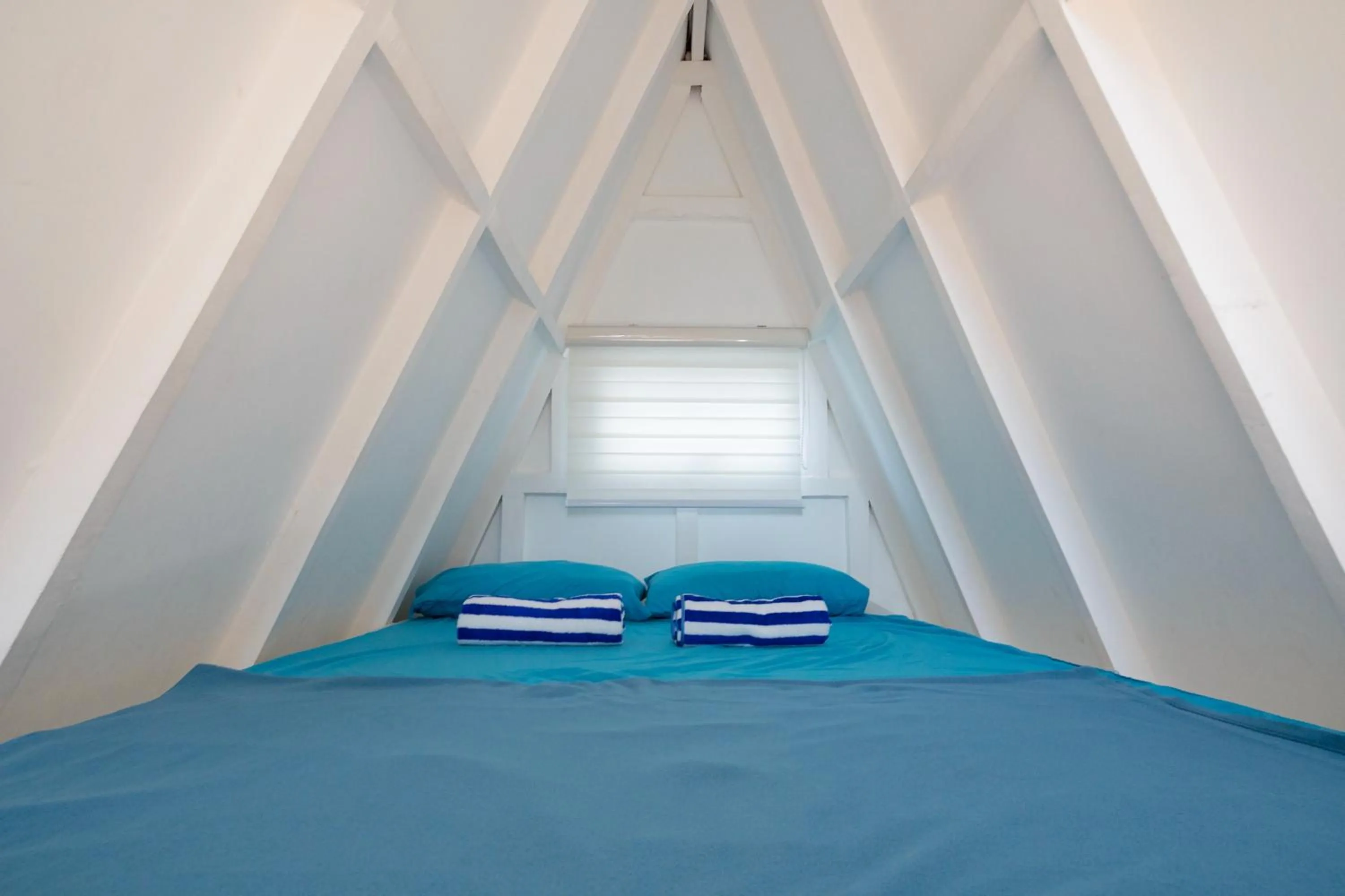 Bed in Costas De Liwa Bar & Beach Resort