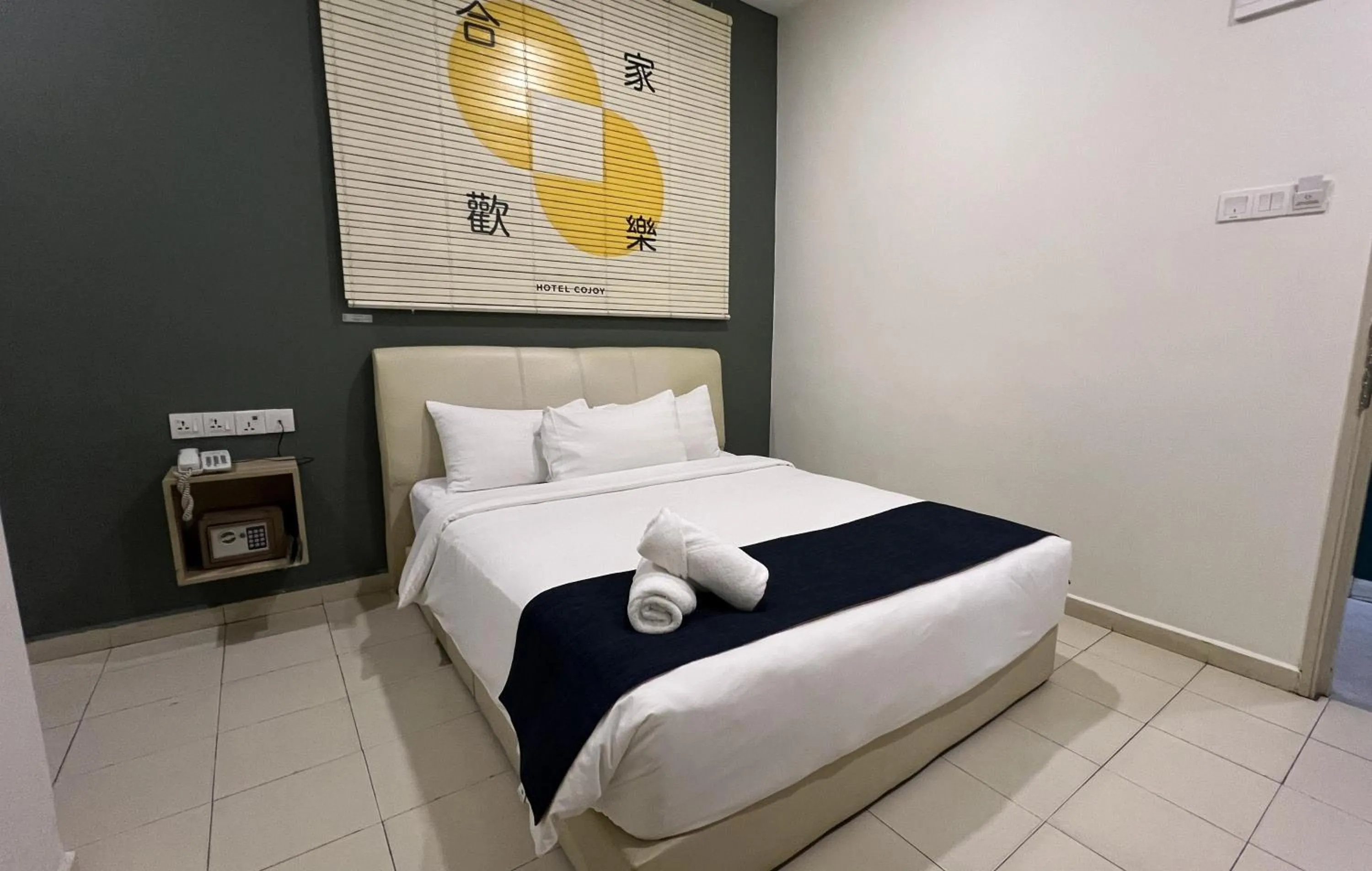 Bedroom, Bed in Cojoy Hotel @ Chinatown