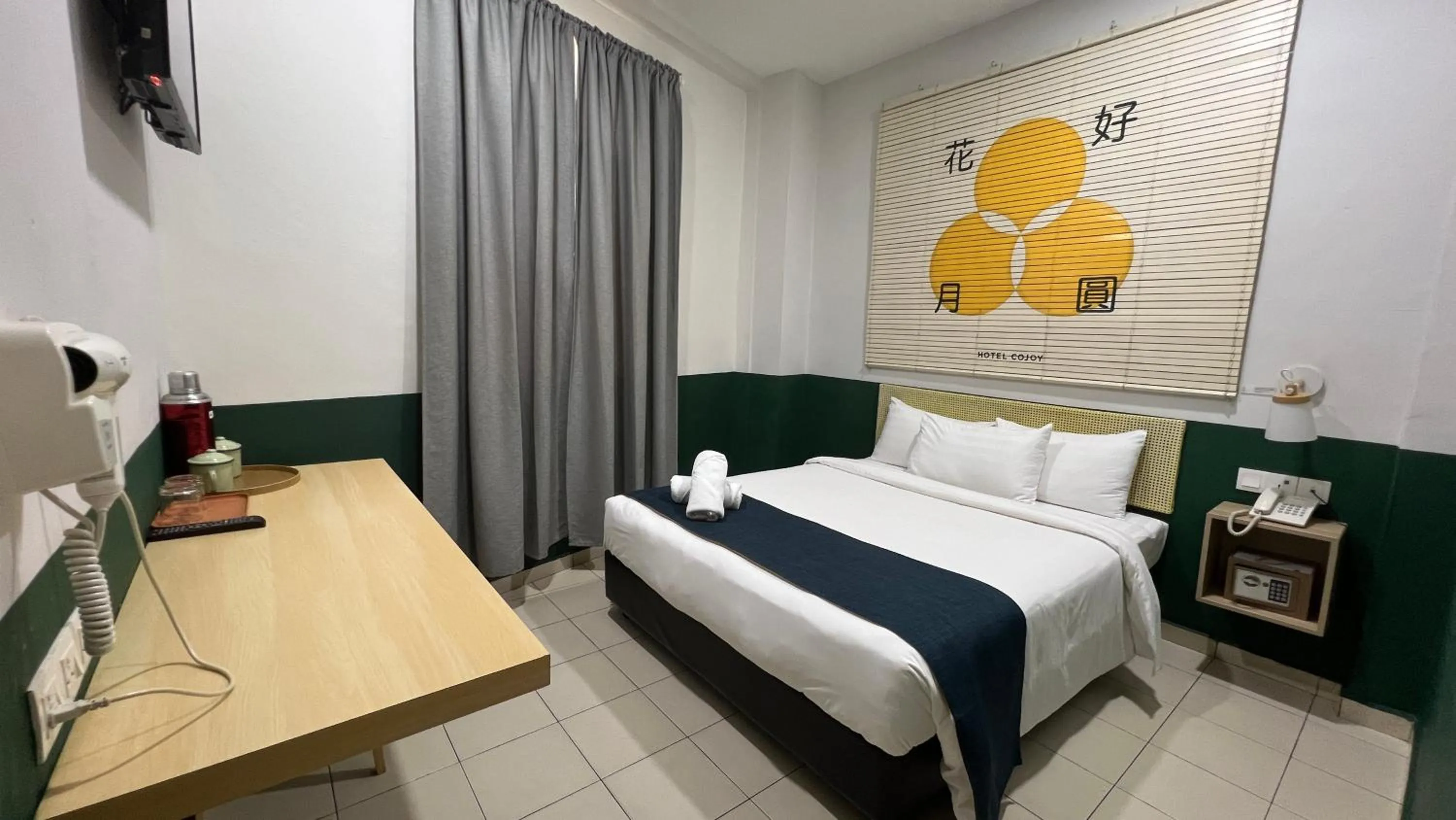 Bedroom, Bed in Cojoy Hotel @ Chinatown