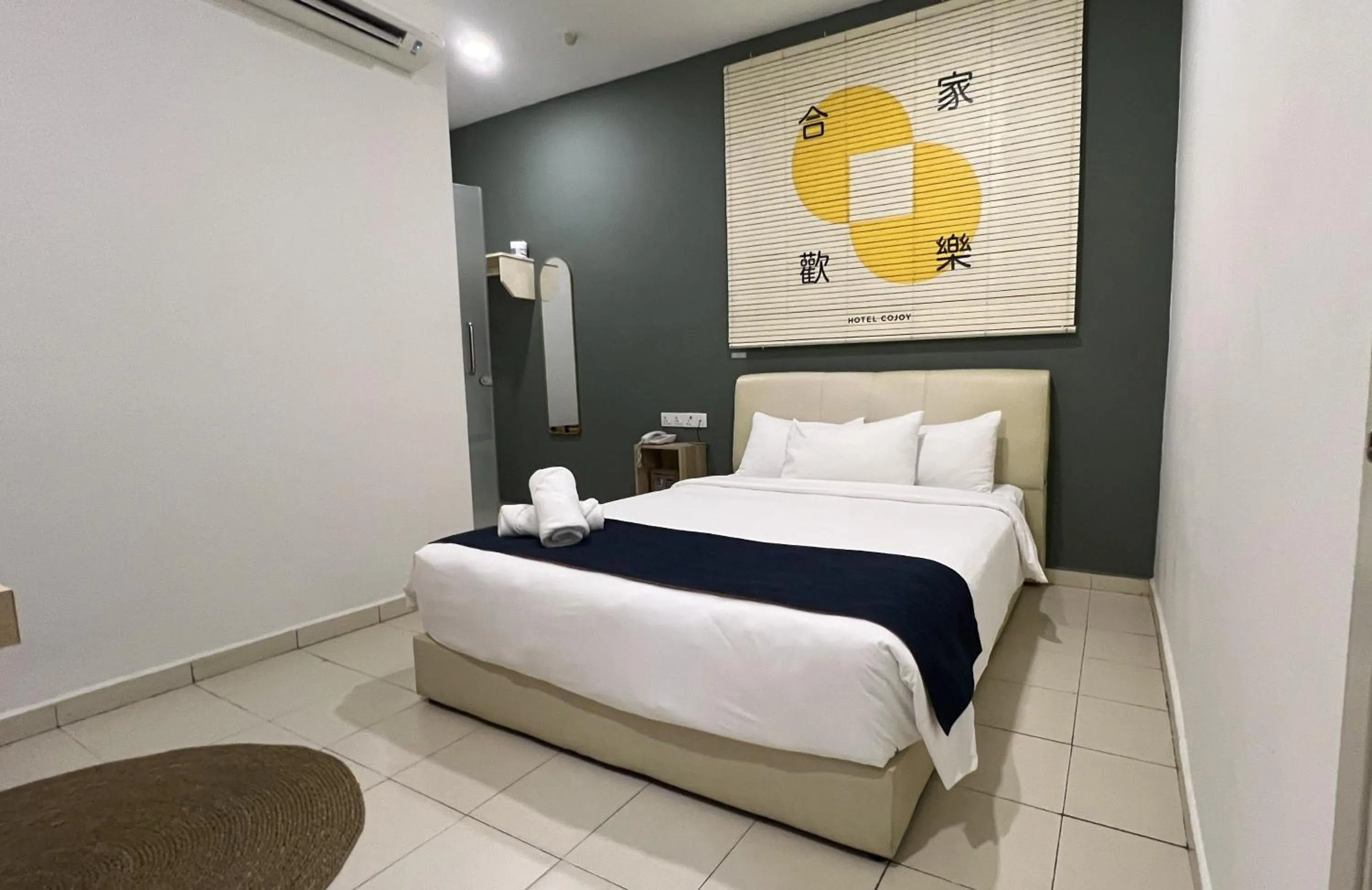 Bedroom, Bed in Cojoy Hotel @ Chinatown