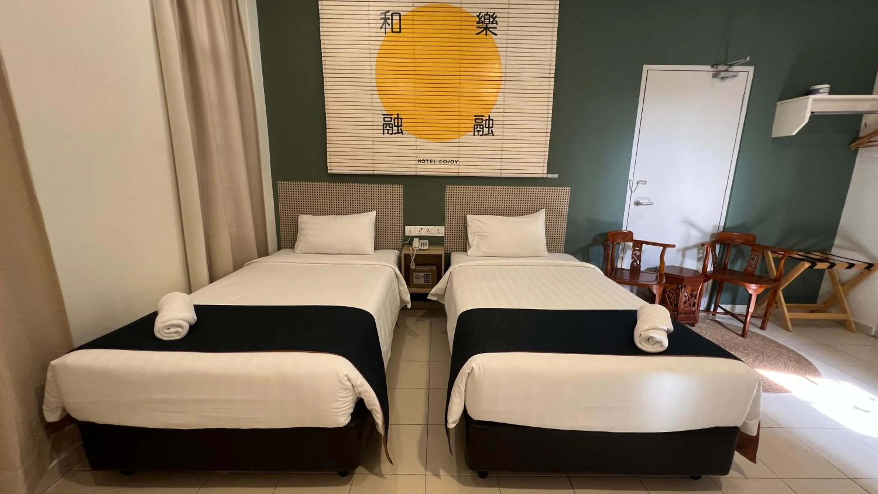 Bedroom, Bed in Cojoy Hotel @ Chinatown