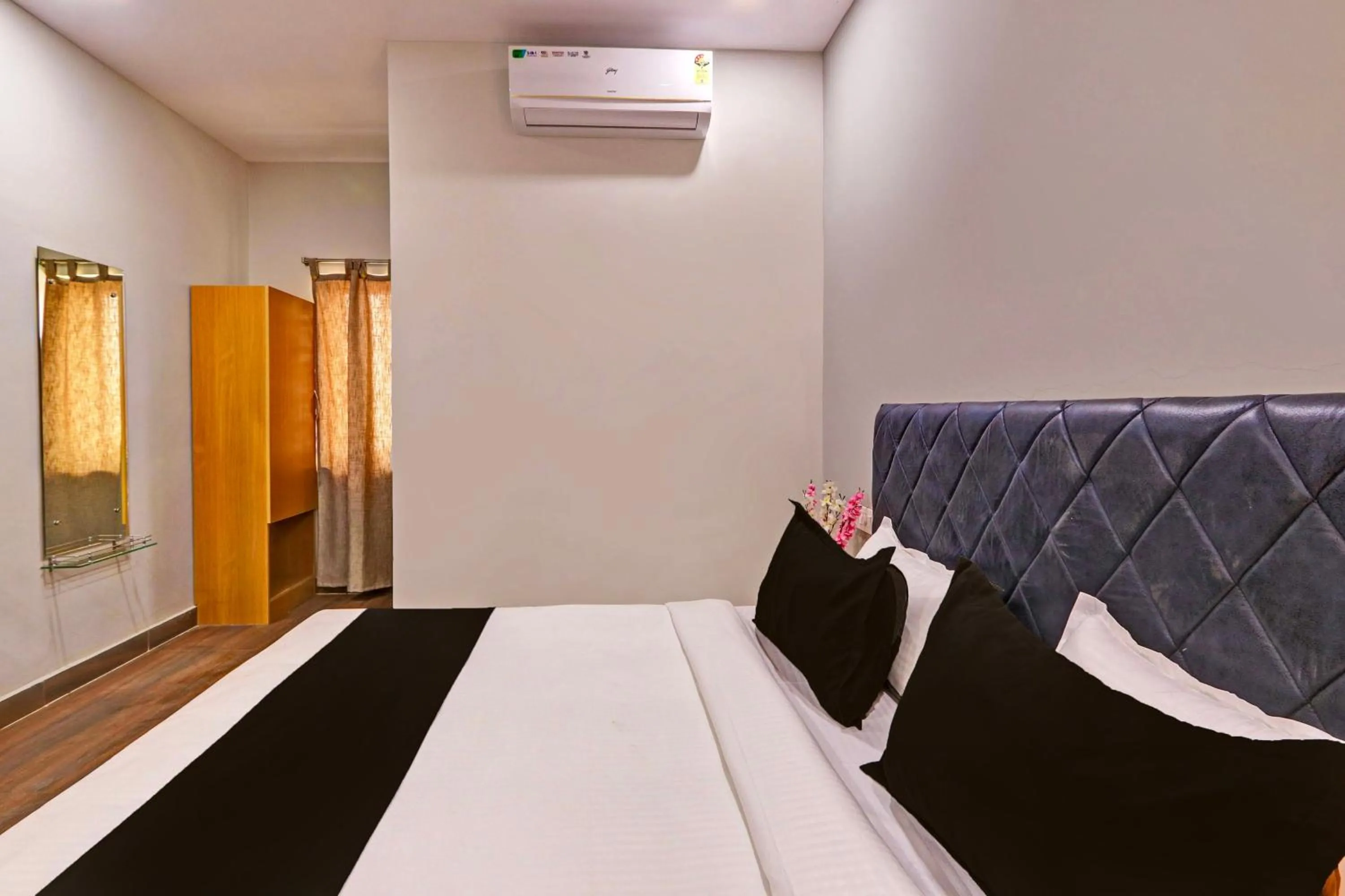 Bedroom, Bed in Super Hotel O RBS Classic Stay Boduppal