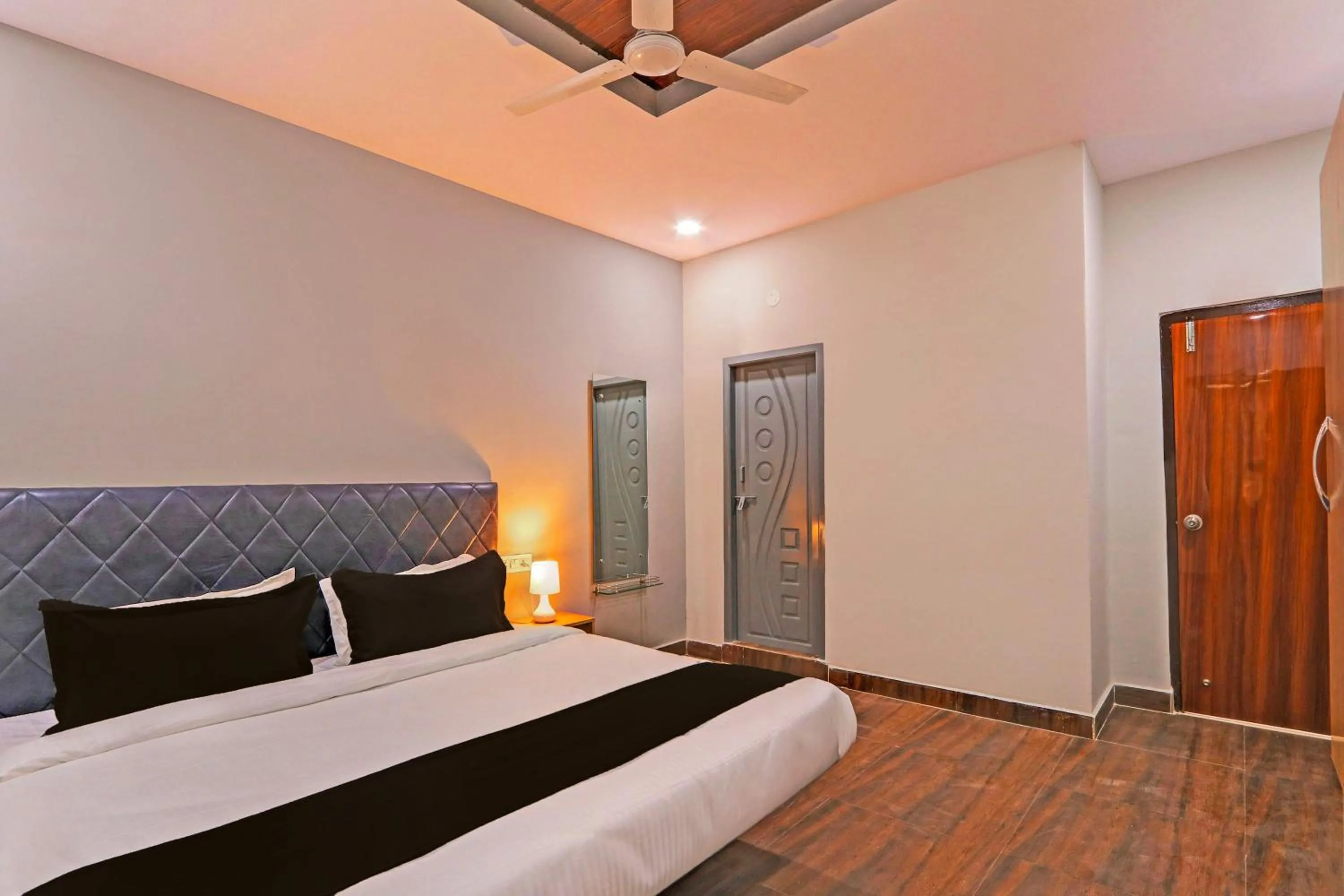 Bedroom, Bed in Super Hotel O RBS Classic Stay Boduppal