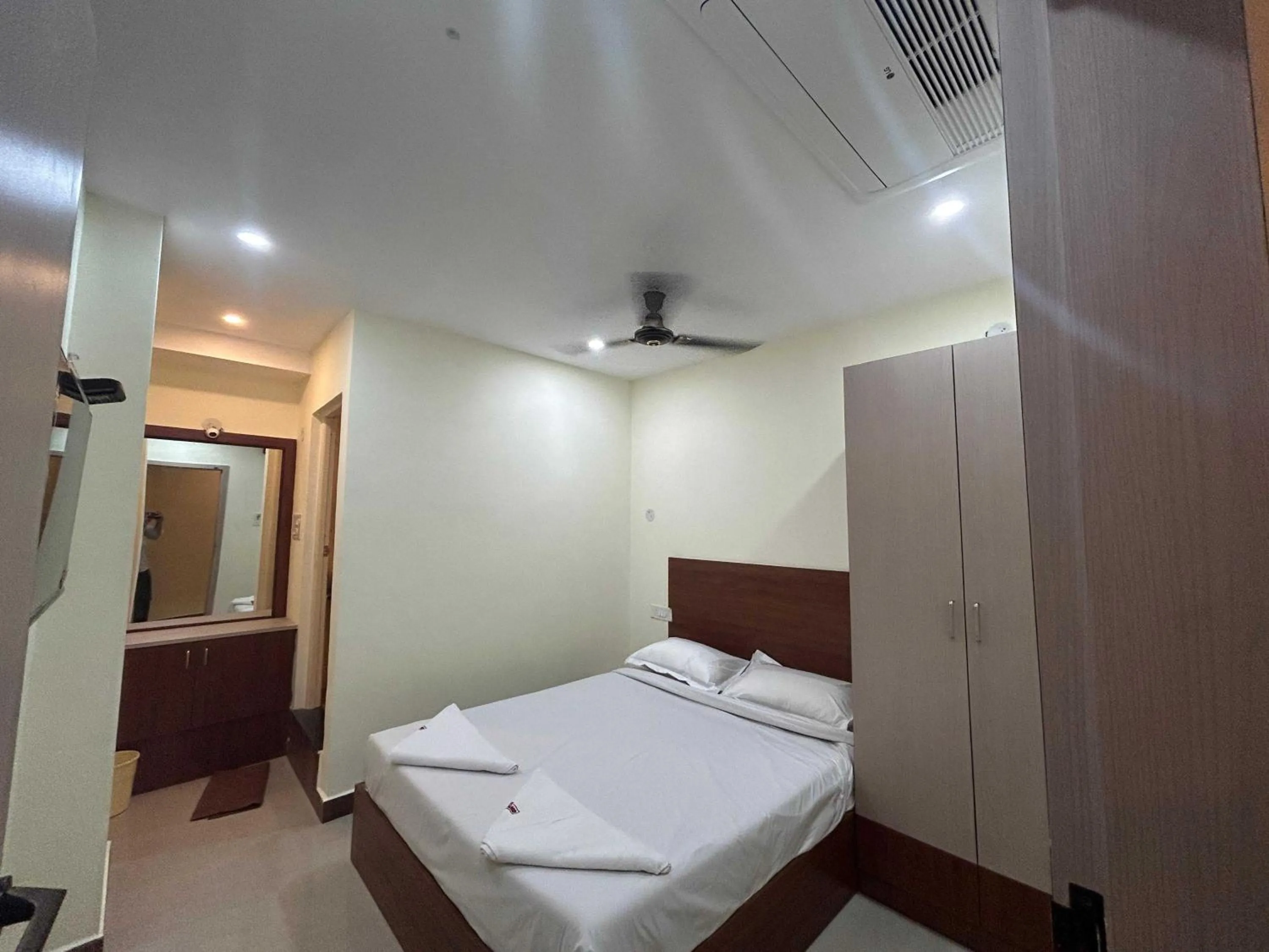 Bedroom, Bed in Hotel O U.G. Grand