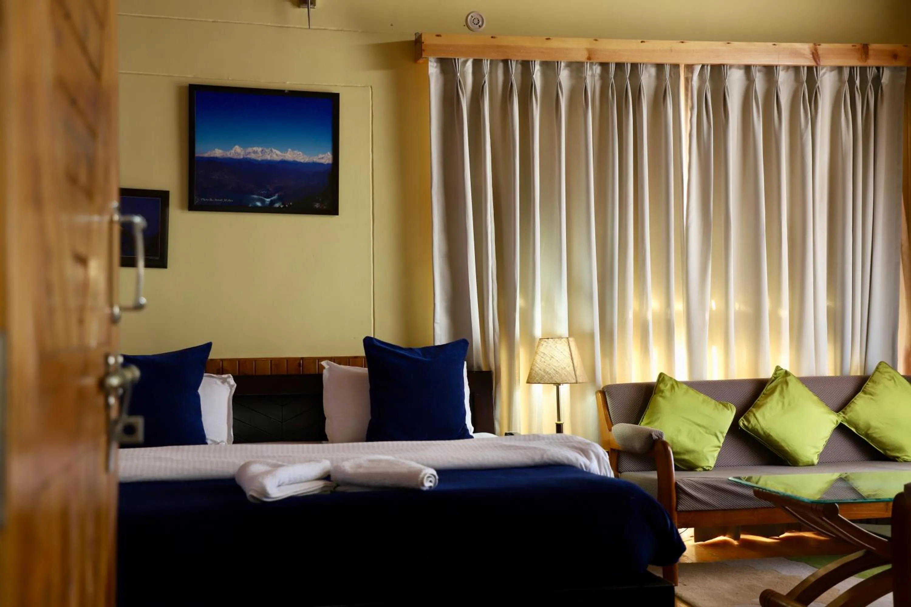 Kasar Himalaya Holiday Resort, Binsar Rd