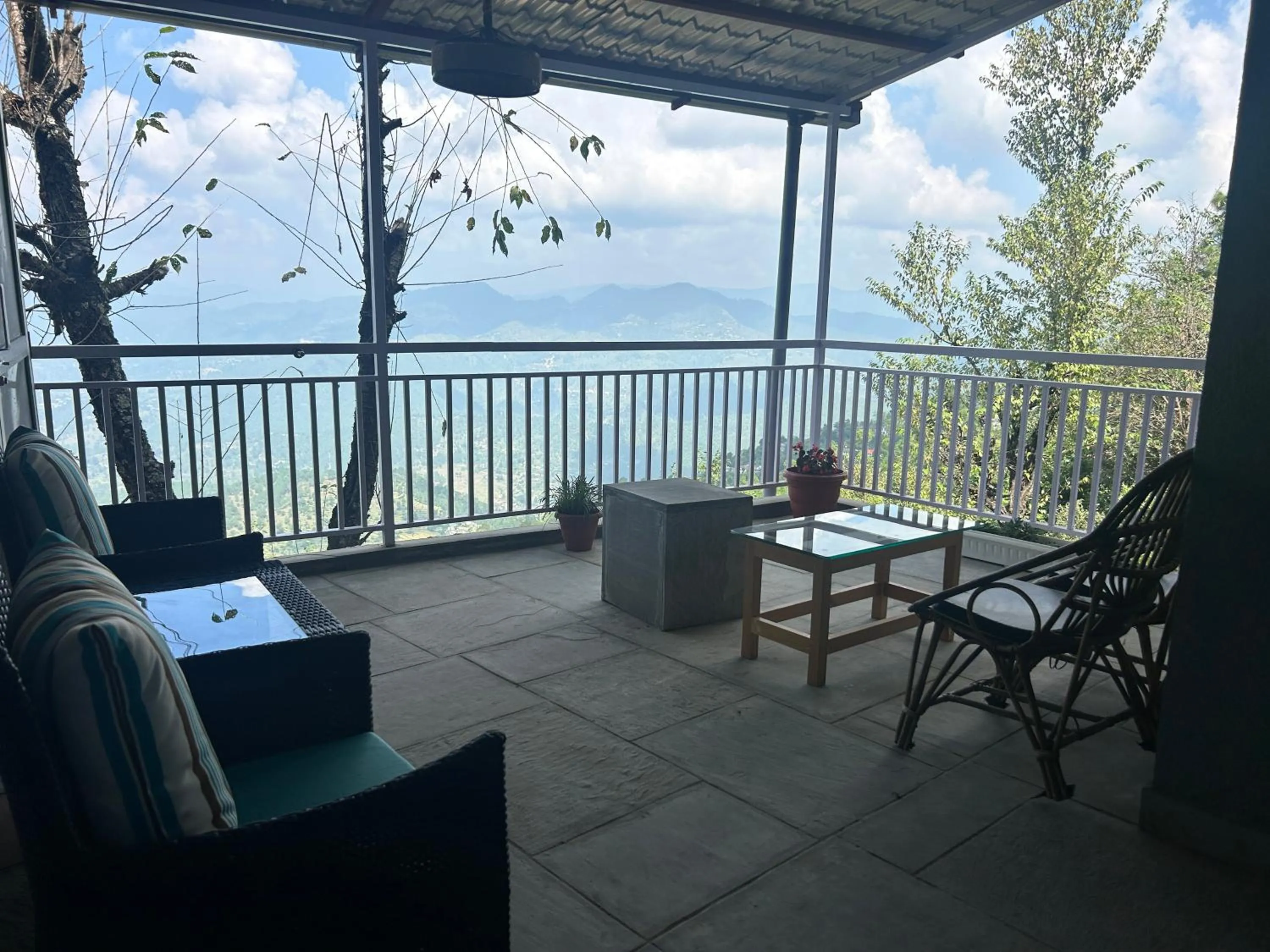 Kasar Himalaya Holiday Resort, Binsar Rd