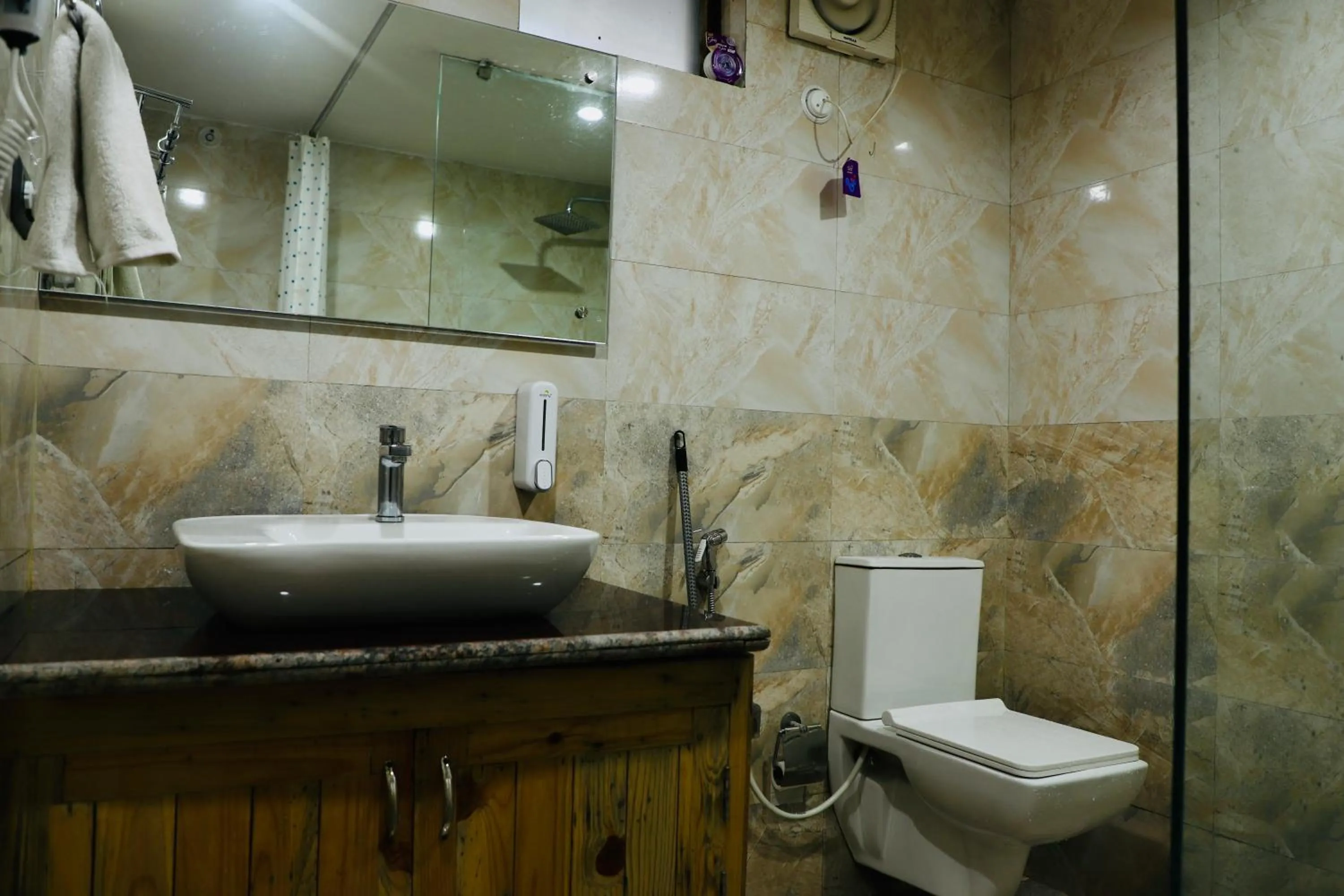 Kasar Himalaya Holiday Resort, Binsar Rd