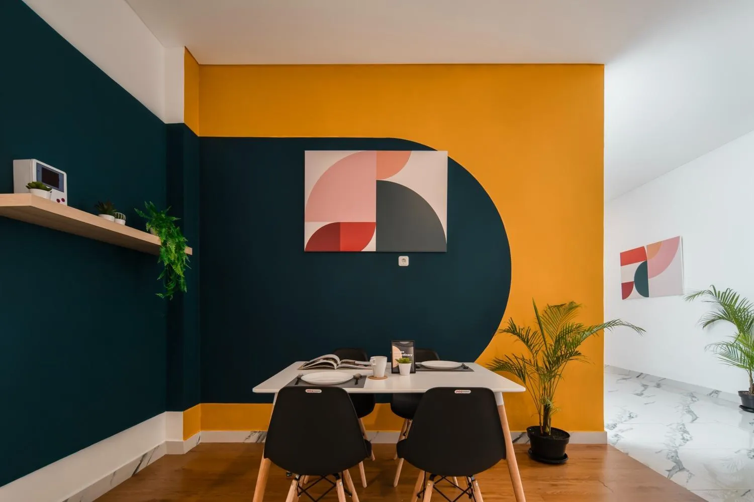 Seating area in Cove Casagio